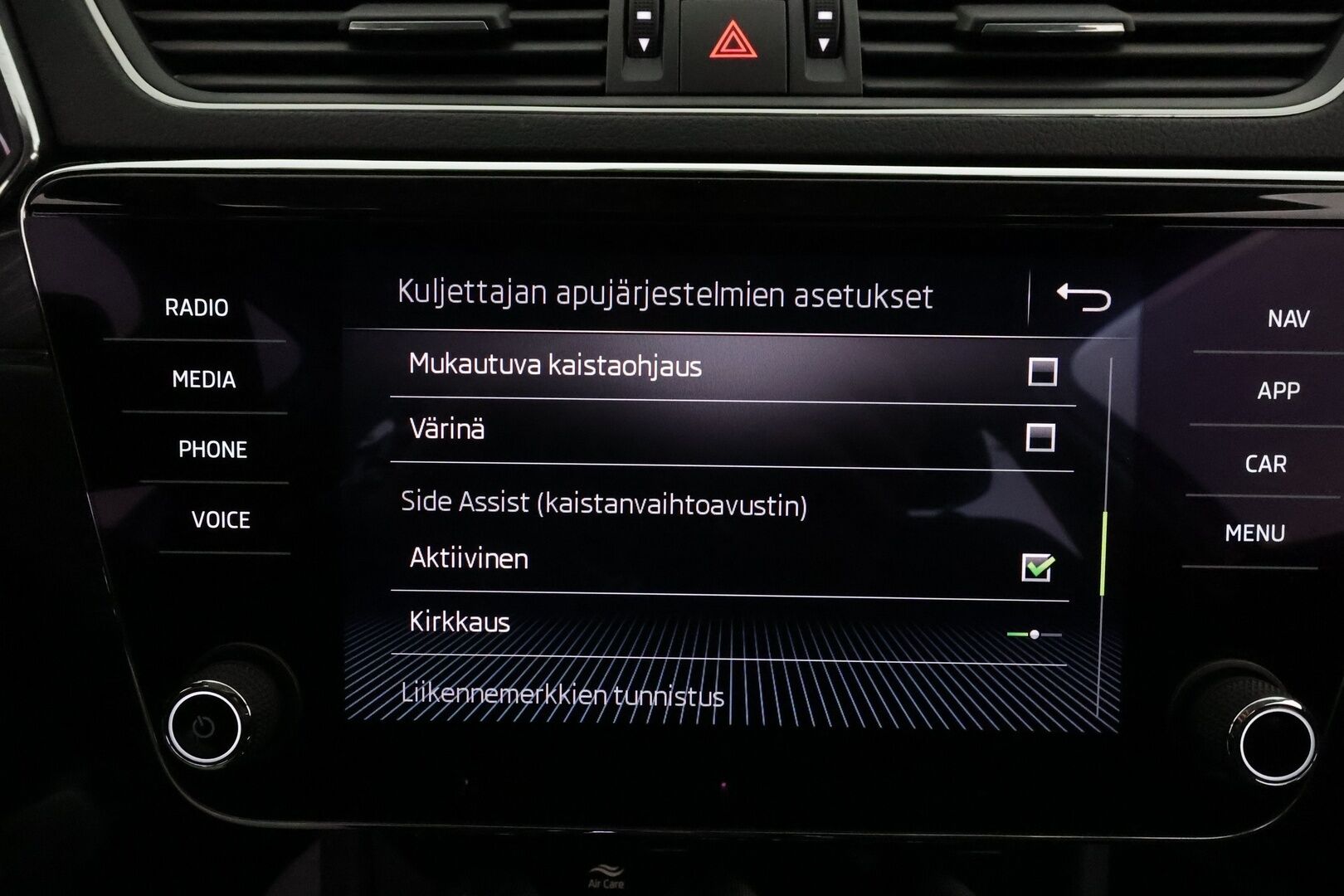 Skoda Superb 2020 Combi 2,0 TDI 150 Style DSG Autom. * Webasto / Adapt.Vakkari / Canton Audio / Matrix LED / Koukku / Muistipenkki / Peruutuskamera - 1-om Suomi-auto / Kahdet renkaat / Merkkihuollettu / Supervarusteet!