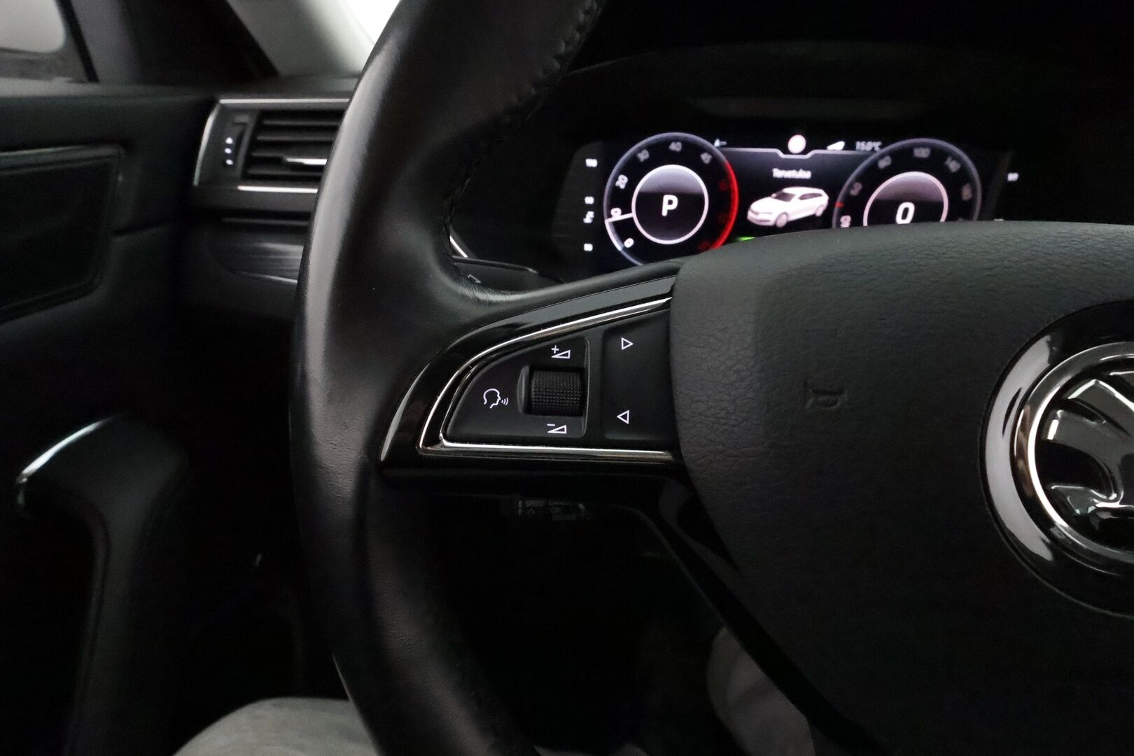 Skoda Superb 2020 Combi 2,0 TDI 150 Style DSG Autom. * Webasto / Adapt.Vakkari / Canton Audio / Matrix LED / Koukku / Muistipenkki / Peruutuskamera - 1-om Suomi-auto / Kahdet renkaat / Merkkihuollettu / Supervarusteet!
