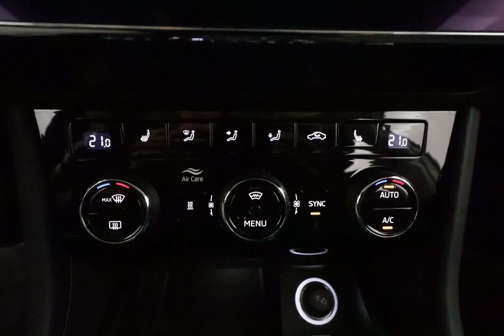 Skoda Superb 2020 Combi 2,0 TDI 150 Style DSG Autom. * Webasto / Adapt.Vakkari / Canton Audio / Matrix LED / Koukku / Muistipenkki / Peruutuskamera - 1-om Suomi-auto / Kahdet renkaat / Merkkihuollettu / Supervarusteet!