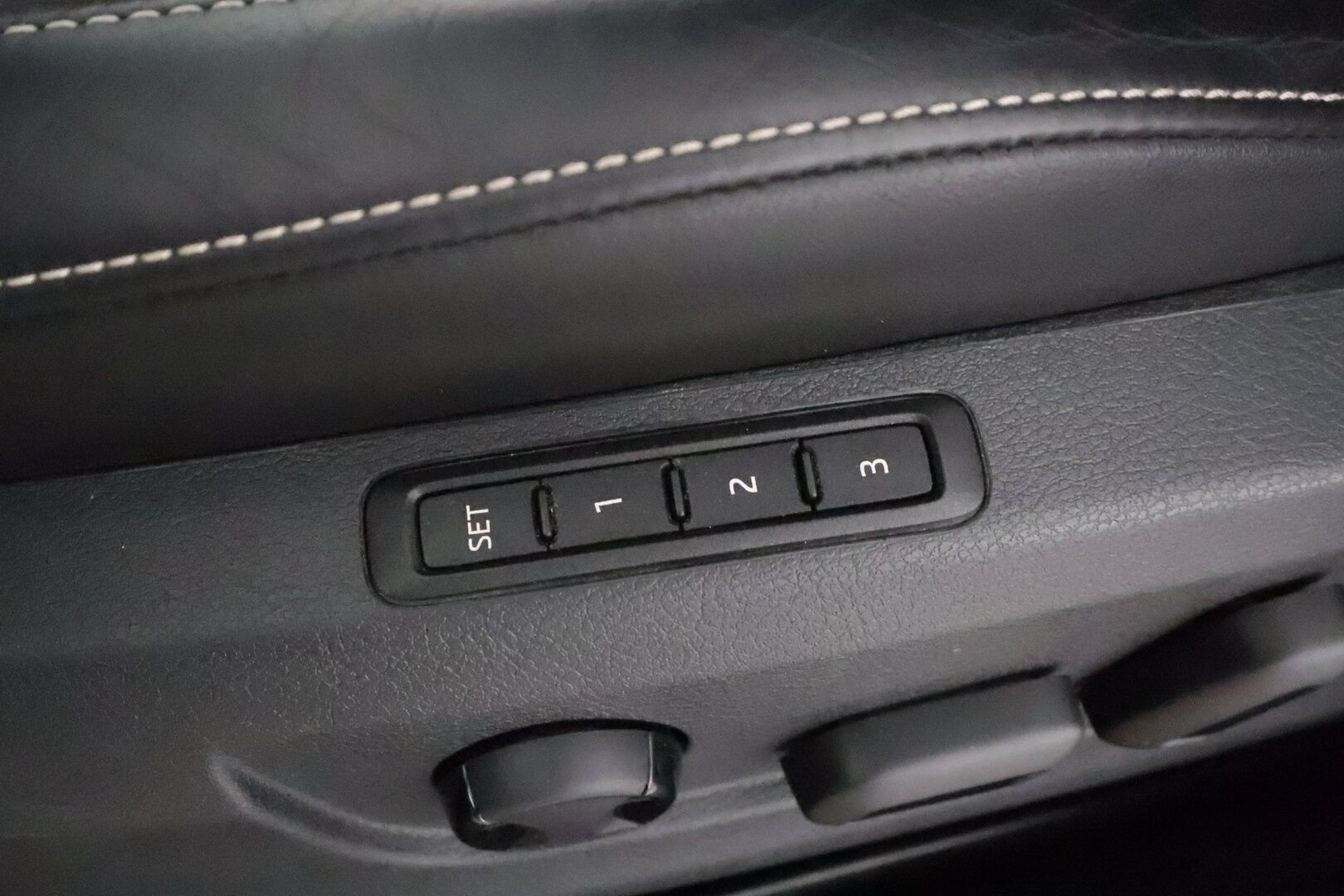 Skoda Superb 2020 Combi 2,0 TDI 150 Style DSG Autom. * Webasto / Adapt.Vakkari / Canton Audio / Matrix LED / Koukku / Muistipenkki / Peruutuskamera - 1-om Suomi-auto / Kahdet renkaat / Merkkihuollettu / Supervarusteet!