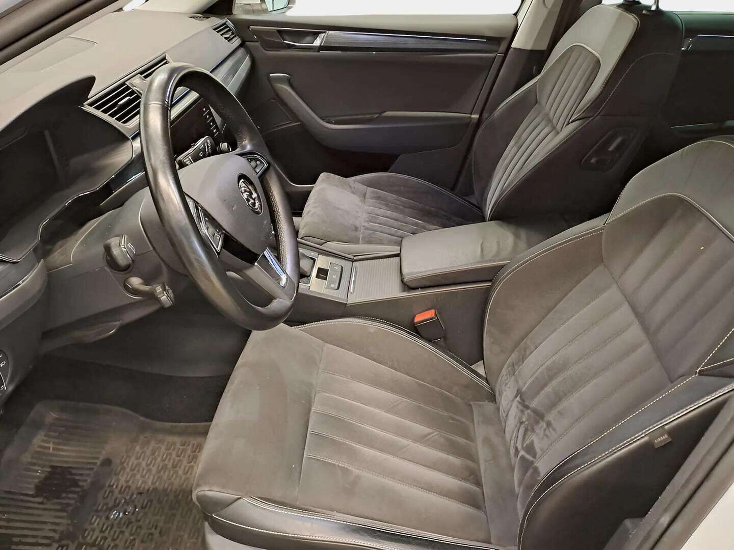Skoda Superb 2020 Combi 2,0 TDI 150 Style DSG Aut. / 1.Om Suomi-auto / ACC / Webasto / Digimittari / Matrix-LED / P.kamera / Muistipenkit / Koukku
