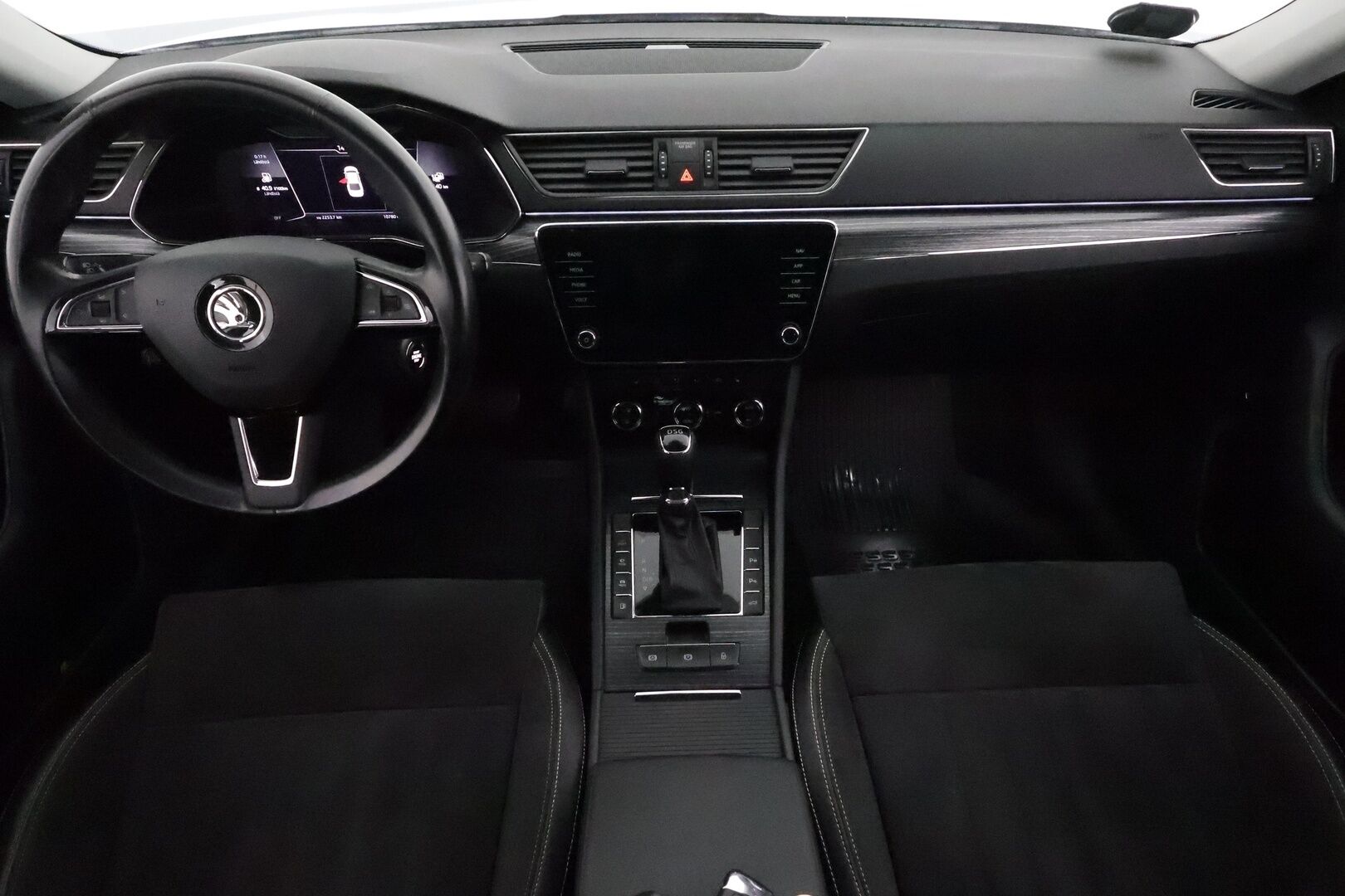 Skoda Superb 2020 1,4 TSI PHEV Style iV DSG *Digimittaristo / ACC / Webasto / Muistipenkki / Koukku / P.kamera* - Merkkihuollettu / Matrix LED / Keyless / Apple&Android / Skoda Sound System
