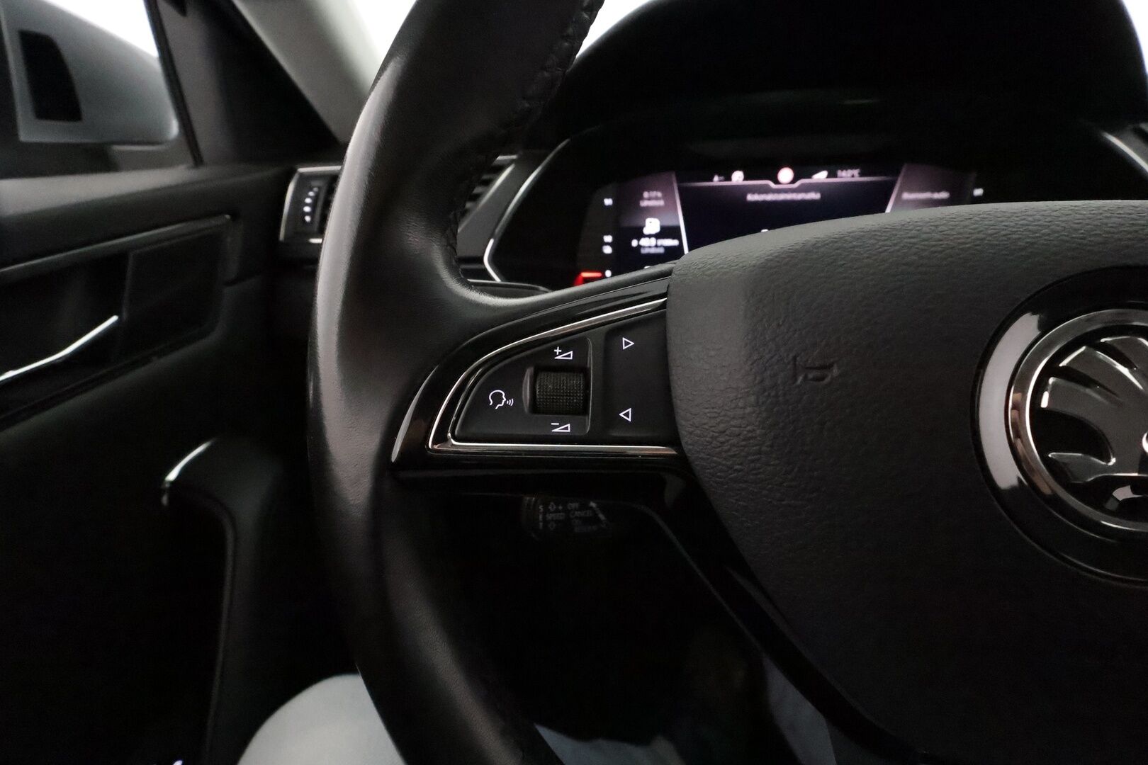 Skoda Superb 2020 1,4 TSI PHEV Style iV DSG *Digimittaristo / ACC / Webasto / Muistipenkki / Koukku / P.kamera* - Merkkihuollettu / Matrix LED / Keyless / Apple&Android / Skoda Sound System