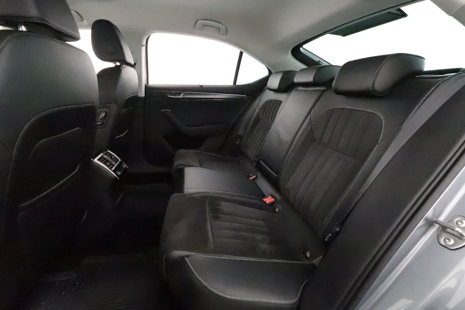 Skoda Superb 2020 1,4 TSI PHEV Style iV DSG *Digimittaristo / ACC / Webasto / Muistipenkki / Koukku / P.kamera* - Merkkihuollettu / Matrix LED / Keyless / Apple&Android / Skoda Sound System