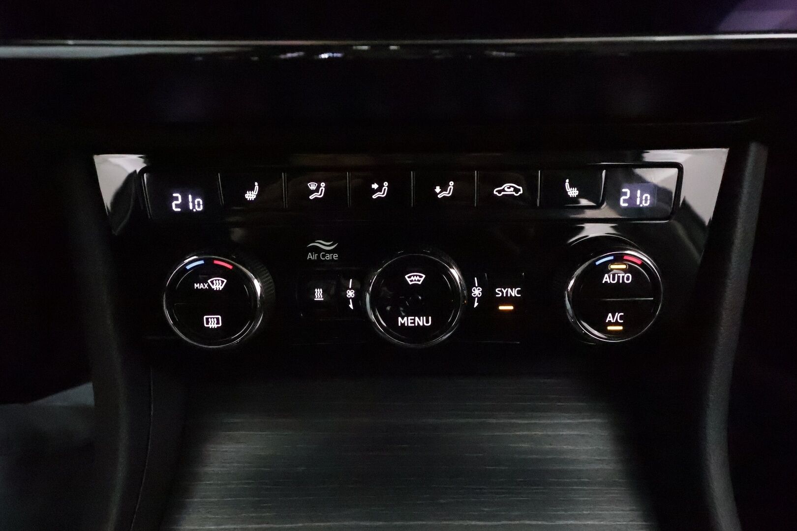 Skoda Superb 2020 1,4 TSI PHEV Style iV DSG *Digimittaristo / ACC / Webasto / Muistipenkki / Koukku / P.kamera* - Merkkihuollettu / Matrix LED / Keyless / Apple&Android / Skoda Sound System