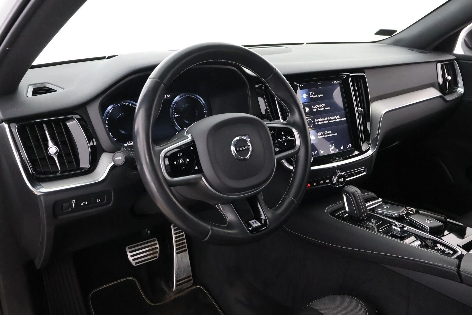 Volvo V60 2020 T8 TwE AWD Business R-Design aut - Suomiauto / Webasto / Adapt.Vakkari / Vetokoukku / Peruutuskamera / Sensus Navi / BLIS / Nahka-Alcantara / Huippuvarusteet / Jakopää juuri tehty!