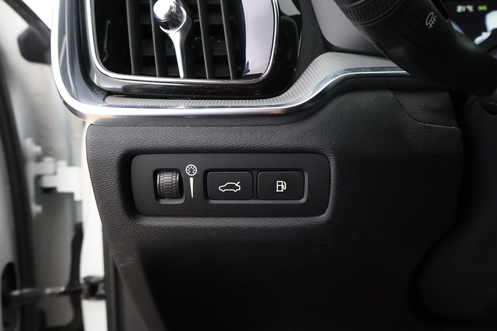 Volvo V60 2020 T8 TwE AWD Business R-Design aut - Suomiauto / Webasto / Adapt.Vakkari / Vetokoukku / Peruutuskamera / Sensus Navi / BLIS / Nahka-Alcantara / Huippuvarusteet / Jakopää juuri tehty!