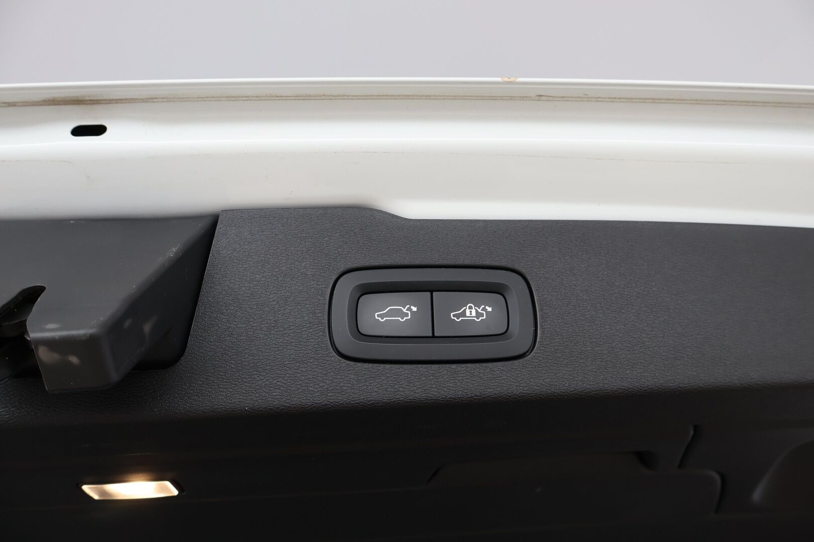 Volvo V60 2020 T8 TwE AWD Business R-Design aut - Suomiauto / Webasto / Adapt.Vakkari / Vetokoukku / Peruutuskamera / Sensus Navi / BLIS / Nahka-Alcantara / Huippuvarusteet / Jakopää juuri tehty!