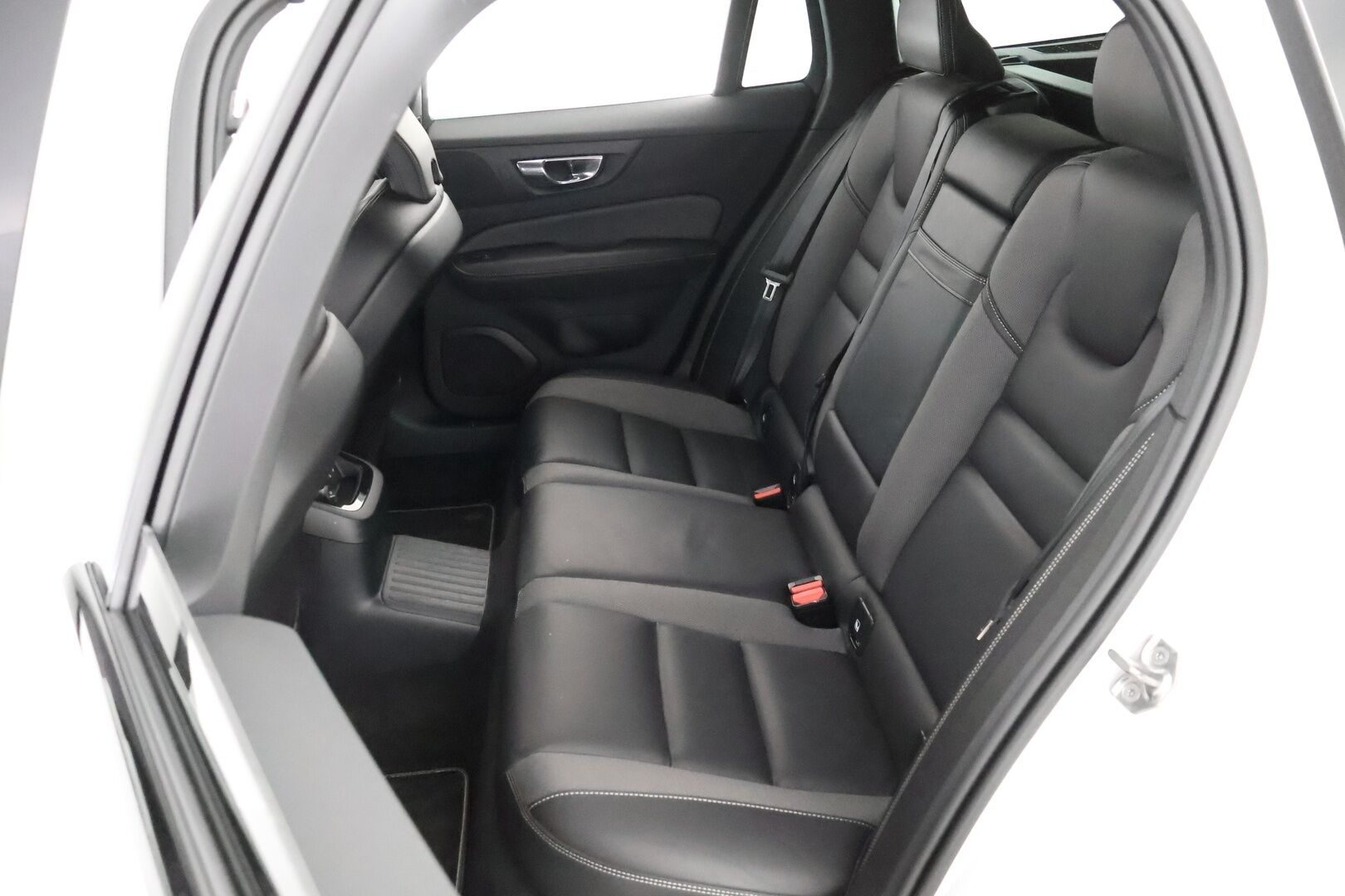Volvo V60 2020 T8 TwE AWD Business R-Design aut - Suomiauto / Webasto / Adapt.Vakkari / Vetokoukku / Peruutuskamera / Sensus Navi / BLIS / Nahka-Alcantara / Huippuvarusteet / Jakopää juuri tehty!