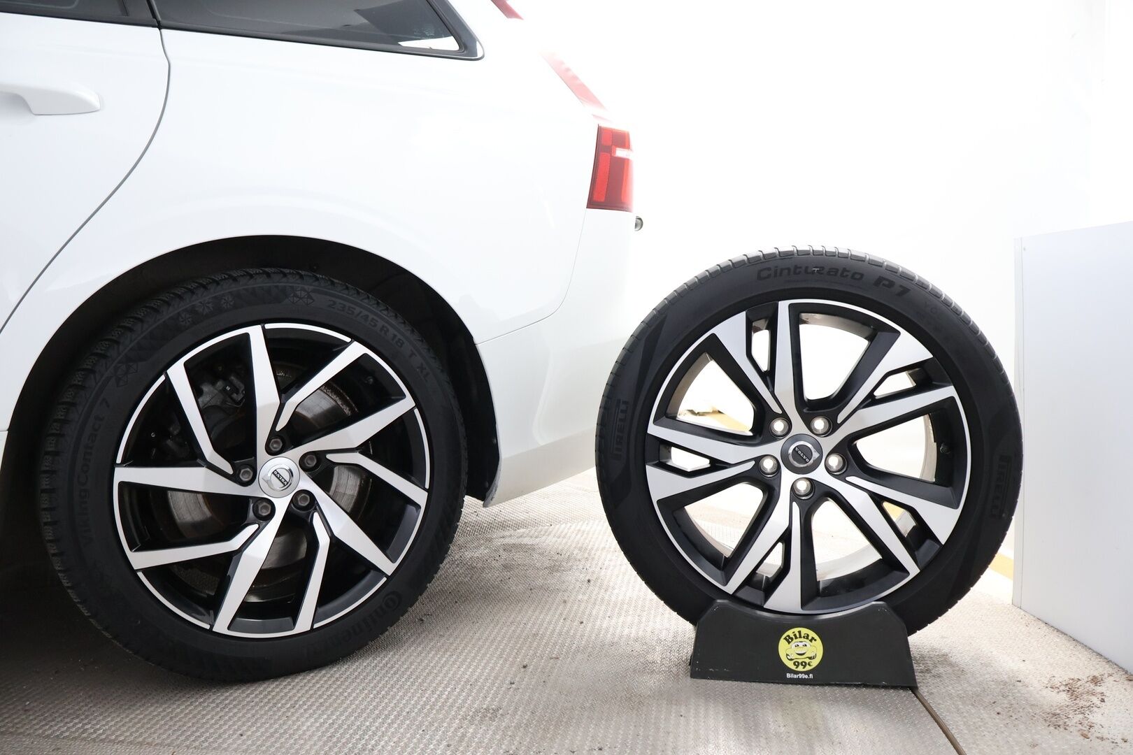 Volvo V60 2020 T8 TwE AWD Business R-Design aut - Suomiauto / Webasto / Adapt.Vakkari / Vetokoukku / Peruutuskamera / Sensus Navi / BLIS / Nahka-Alcantara / Huippuvarusteet / Jakopää juuri tehty!