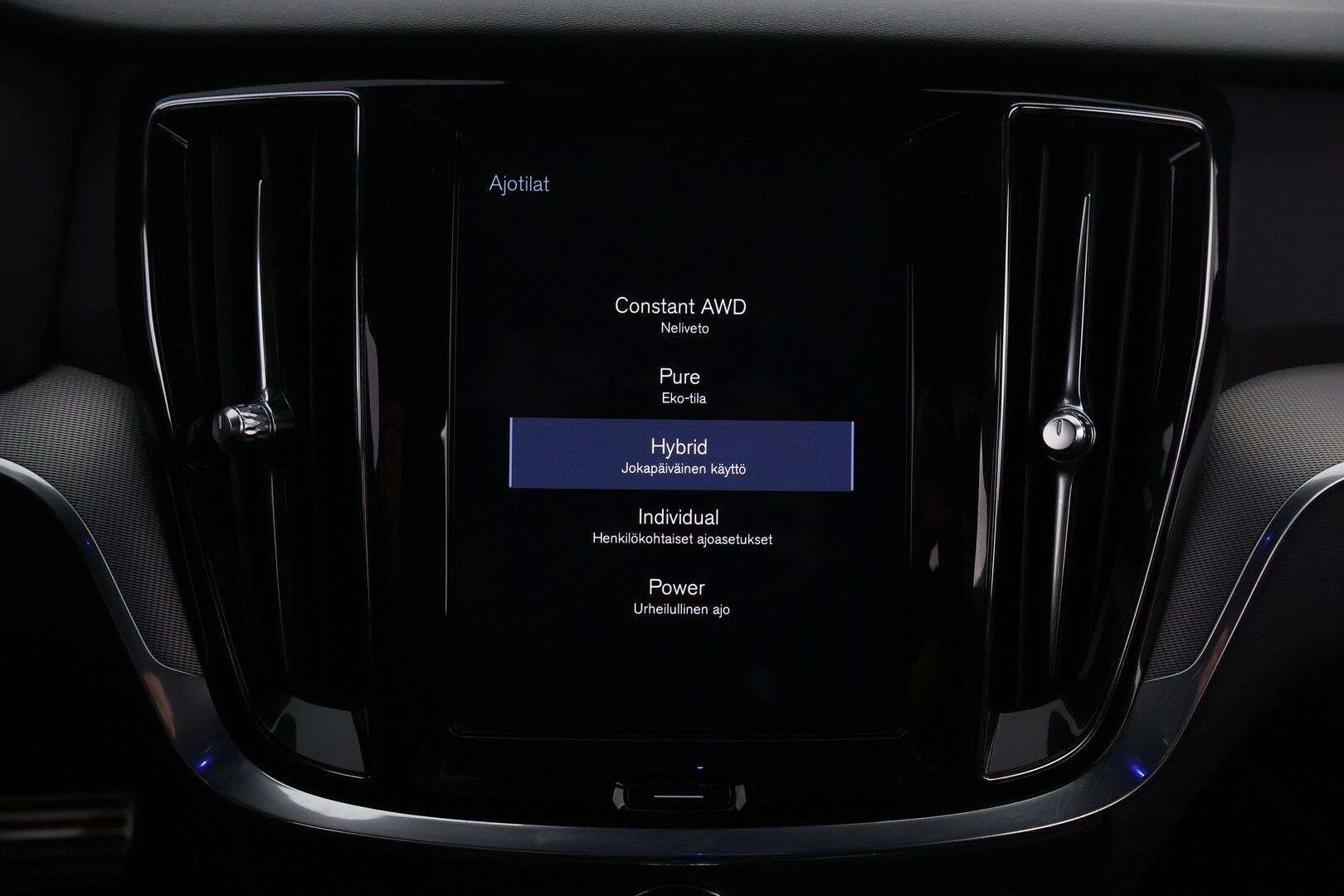 Volvo V60 2020 T8 TwE AWD Business R-Design aut - Suomiauto / Webasto / Adapt.Vakkari / Vetokoukku / Peruutuskamera / Sensus Navi / BLIS / Nahka-Alcantara / Huippuvarusteet / Jakopää juuri tehty!
