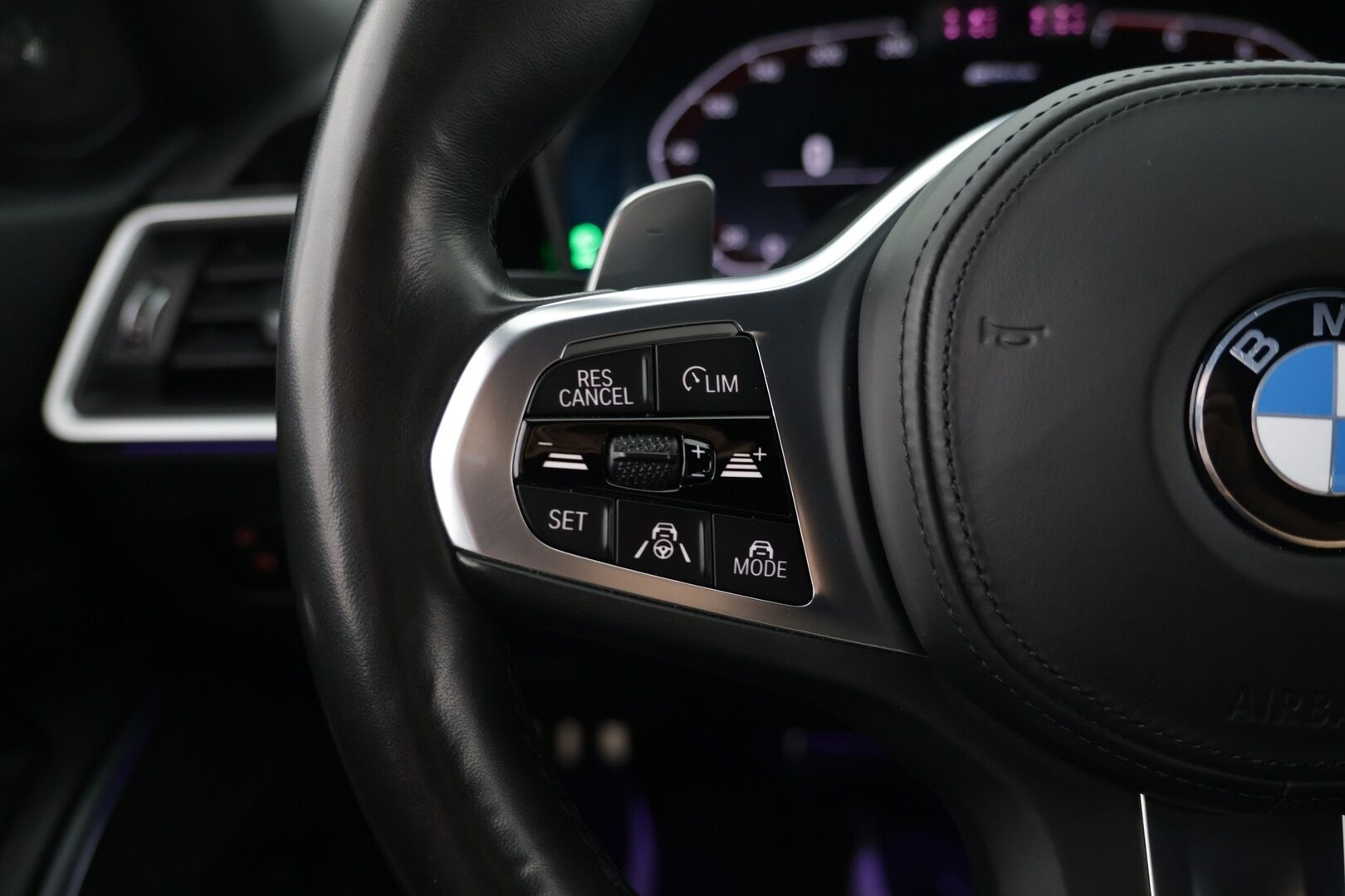 BMW 330 2019 G20 Sedan 330e Business M Sport *Acc / Harman & Kardon / Laser valot / 360-Kamera!* - Todella kovat varusteet / Harvinainen ulkoväri / Hyvin pidetty!