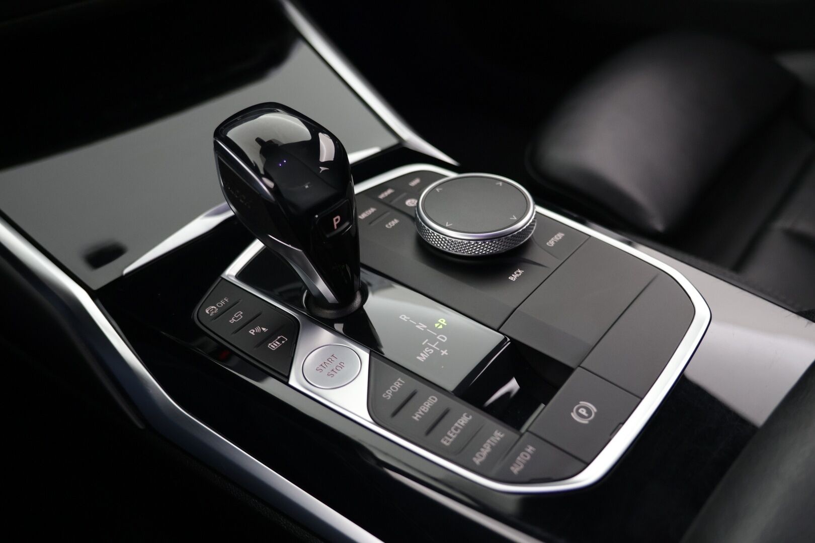 BMW 330 2019 G20 Sedan 330e Business M Sport *Acc / Harman & Kardon / Laser valot / 360-Kamera!* - Todella kovat varusteet / Harvinainen ulkoväri / Hyvin pidetty!