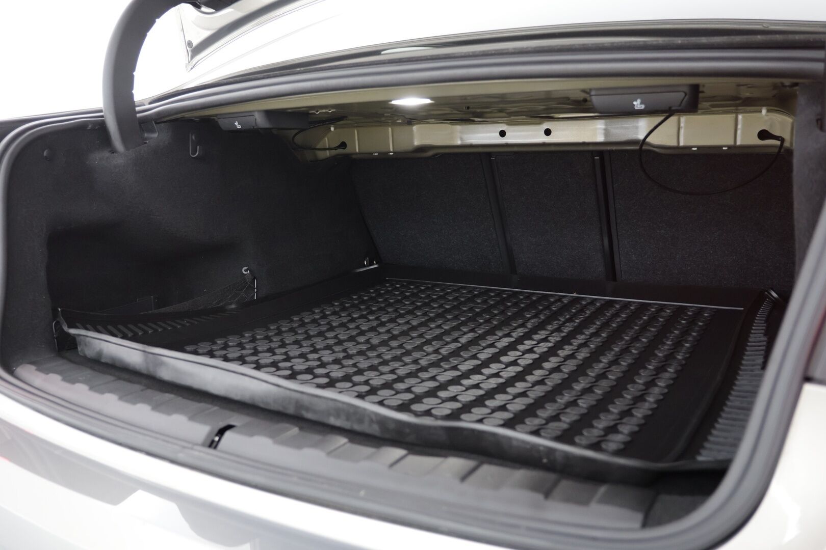 BMW 330 2019 G20 Sedan 330e Business M Sport *Acc / Harman & Kardon / Laser valot / 360-Kamera!* - Todella kovat varusteet / Harvinainen ulkoväri / Hyvin pidetty!