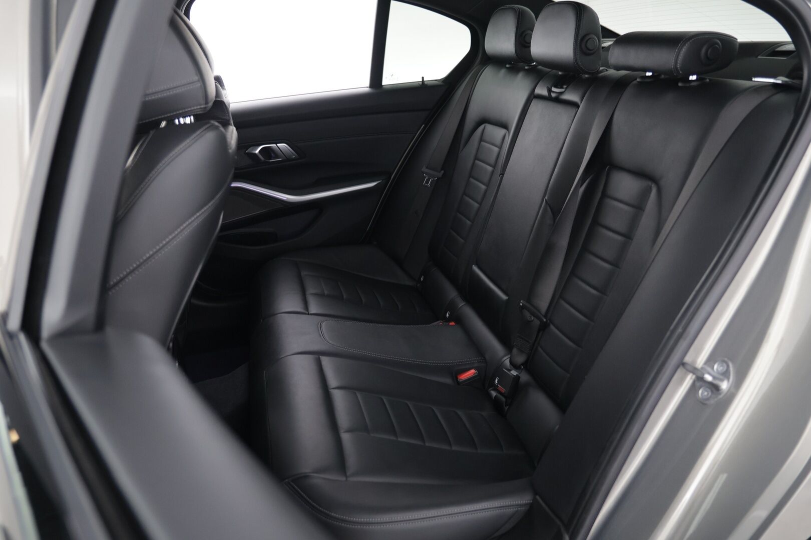 BMW 330 2019 G20 Sedan 330e Business M Sport *Acc / Harman & Kardon / Laser valot / 360-Kamera!* - Todella kovat varusteet / Harvinainen ulkoväri / Hyvin pidetty!