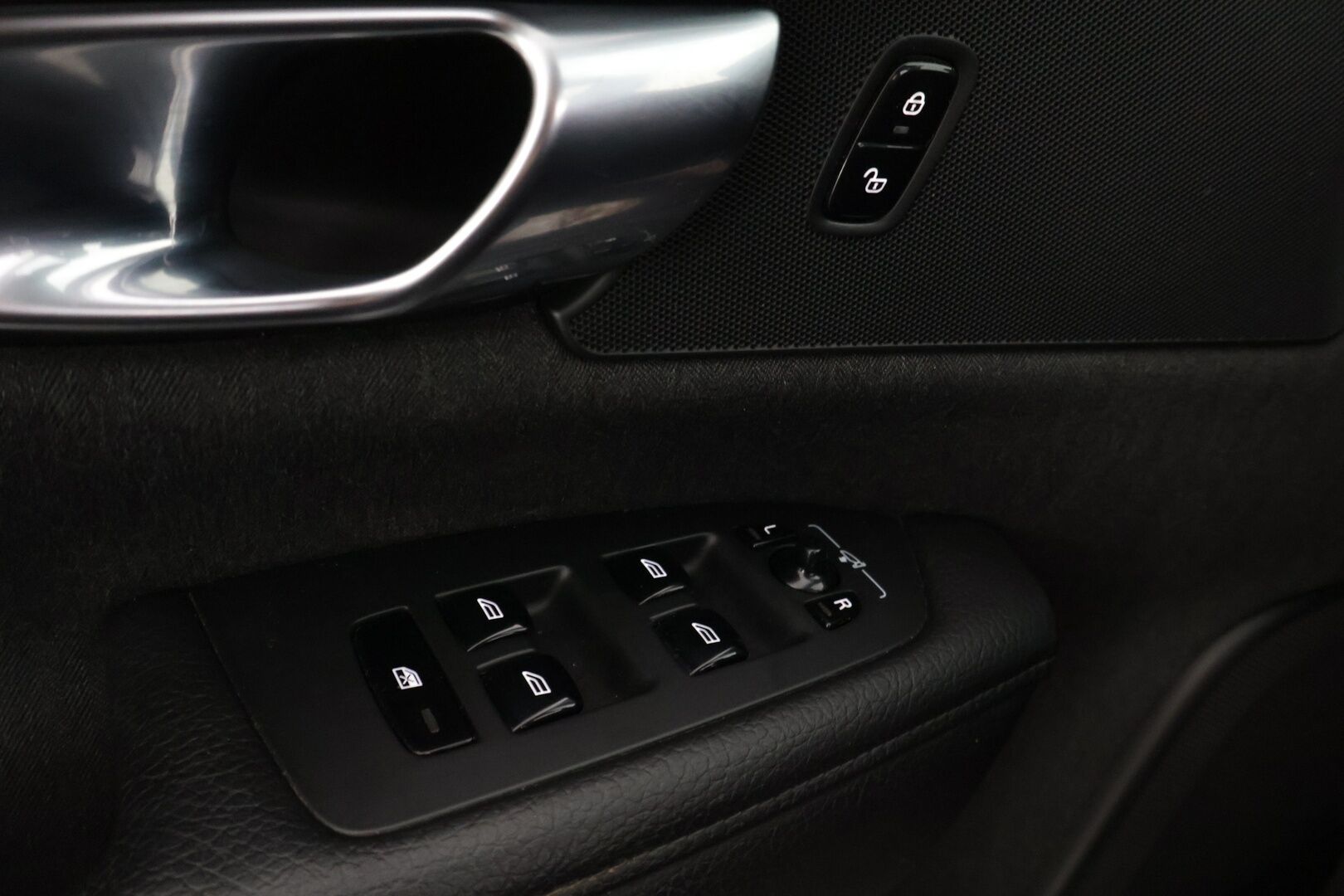 Volvo V90 2017 D4 Business aut** Webasto / VOC / Adapt. vak / Pilot-assist / Vetokoukku - *Tilava / Luotettava / Käyttöauto!*
