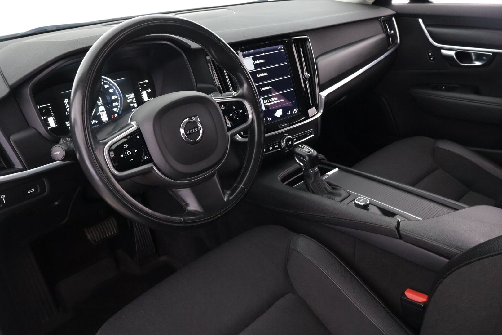 Volvo V90 2017 D4 Business aut** Webasto / VOC / Adapt. vak / Pilot-assist / Vetokoukku - *Tilava / Luotettava / Käyttöauto!*