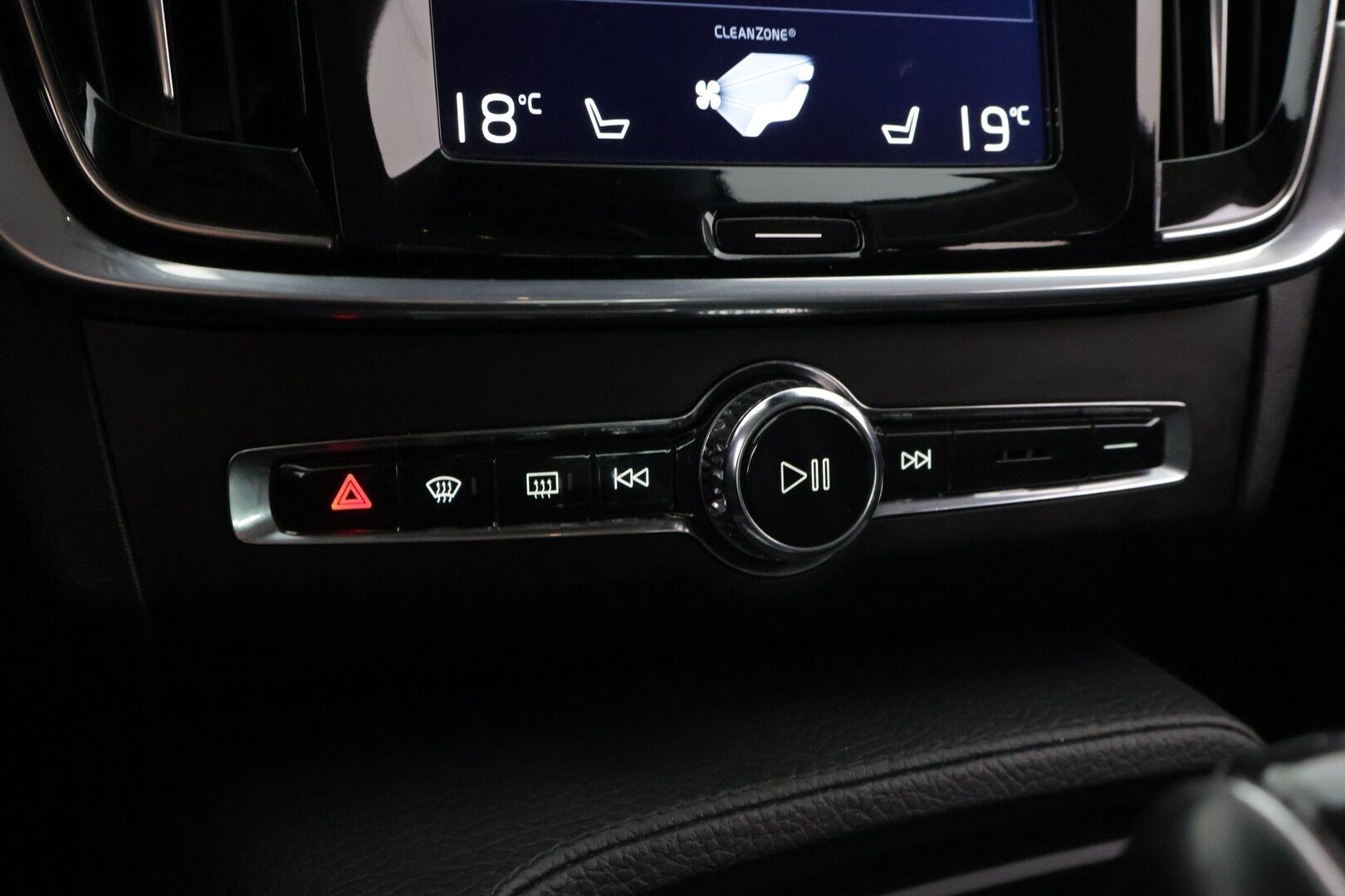 Volvo V90 2017 D4 Business aut** Webasto / VOC / Adapt. vak / Pilot-assist / Vetokoukku - *Tilava / Luotettava / Käyttöauto!*