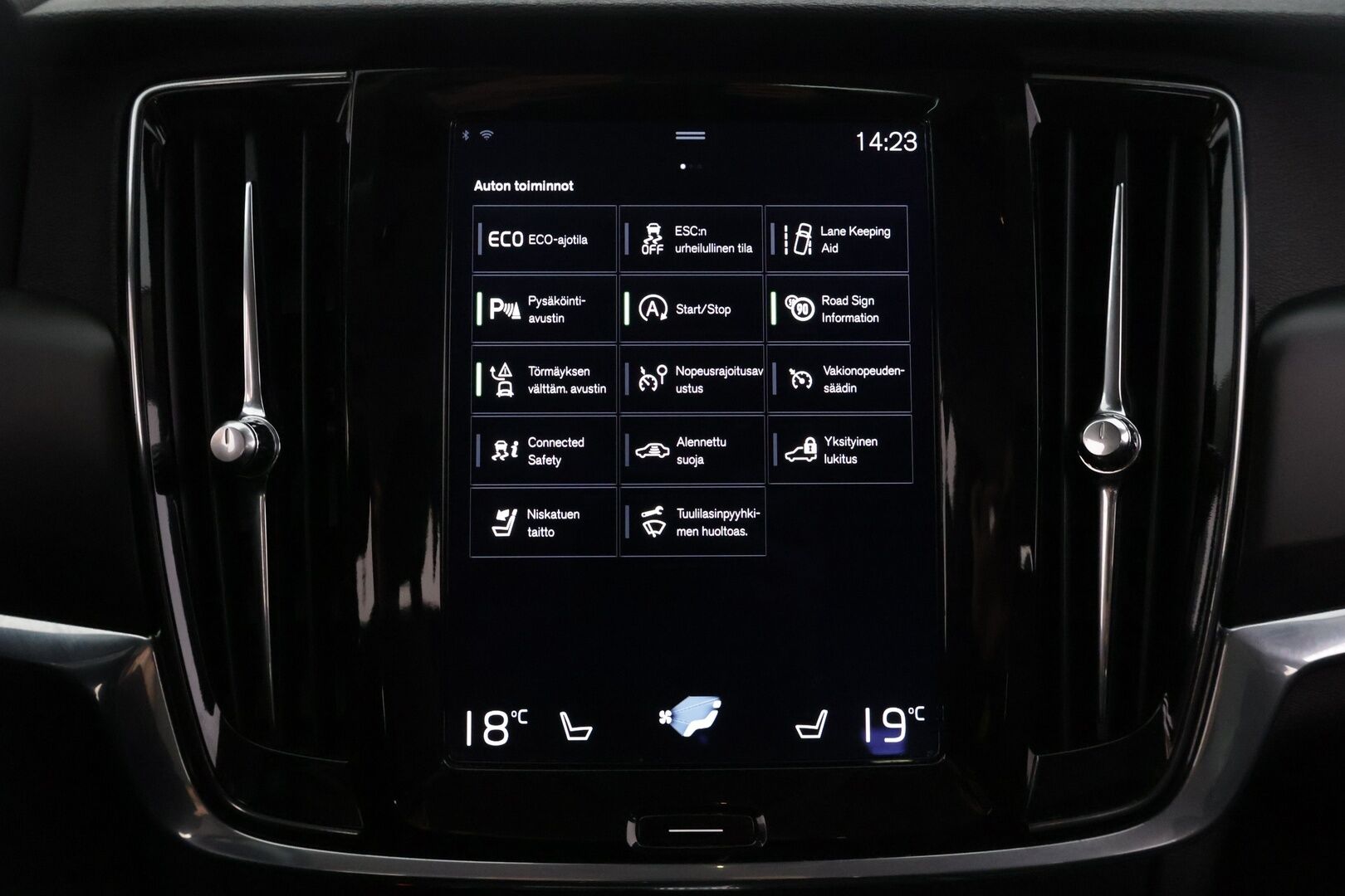 Volvo V90 2017 D4 Business aut** Webasto / VOC / Adapt. vak / Pilot-assist / Vetokoukku - *Tilava / Luotettava / Käyttöauto!*