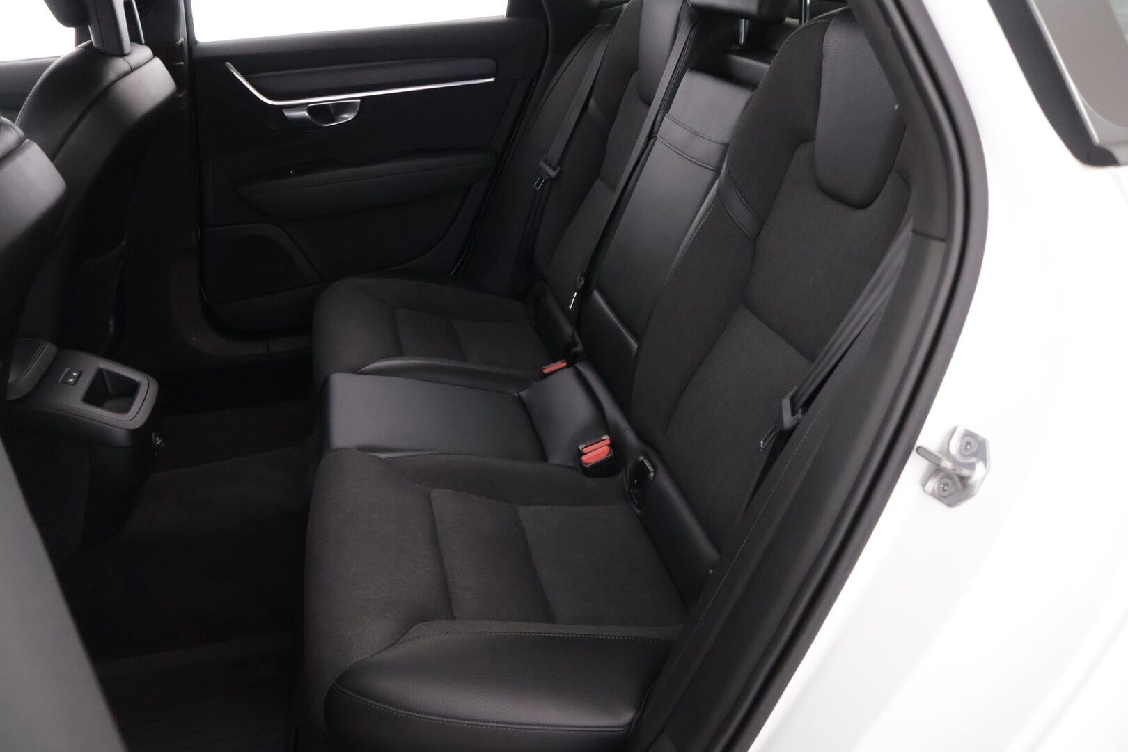 Volvo V90 2017 D4 Business aut** Webasto / VOC / Adapt. vak / Pilot-assist / Vetokoukku - *Tilava / Luotettava / Käyttöauto!*