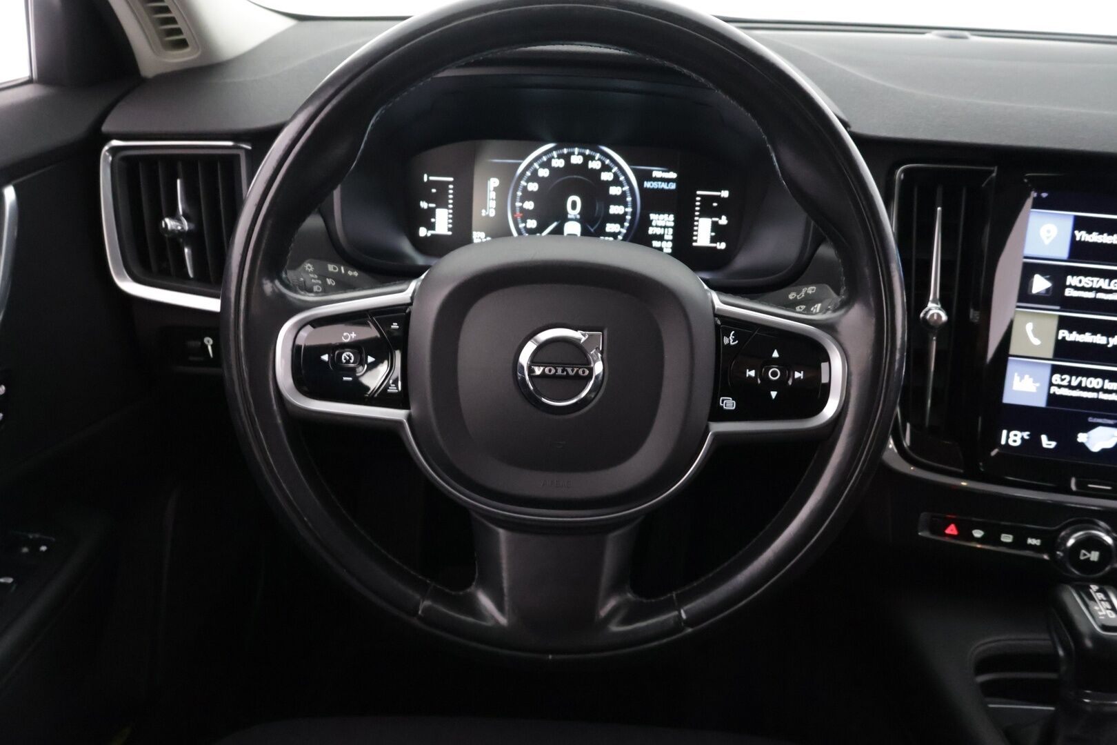 Volvo V90 2017 D4 Business aut** Webasto / VOC / Adapt. vak / Pilot-assist / Vetokoukku - *Tilava / Luotettava / Käyttöauto!*