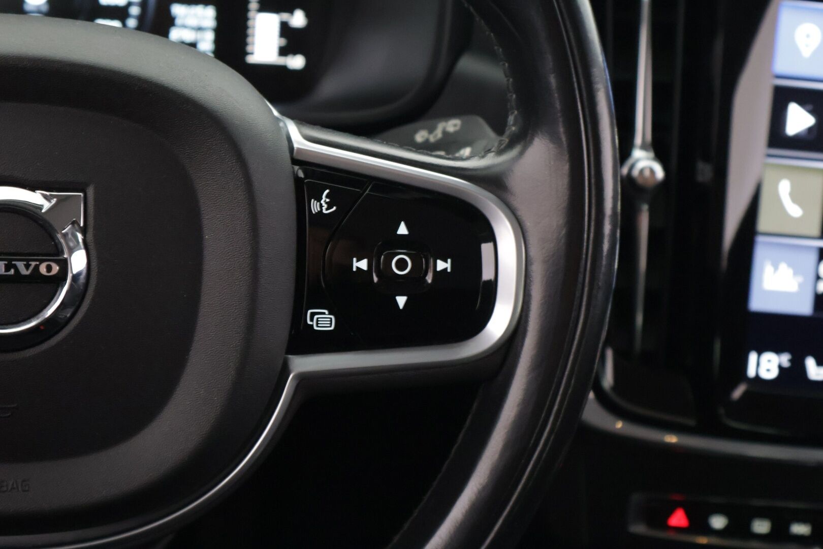 Volvo V90 2017 D4 Business aut** Webasto / VOC / Adapt. vak / Pilot-assist / Vetokoukku - *Tilava / Luotettava / Käyttöauto!*