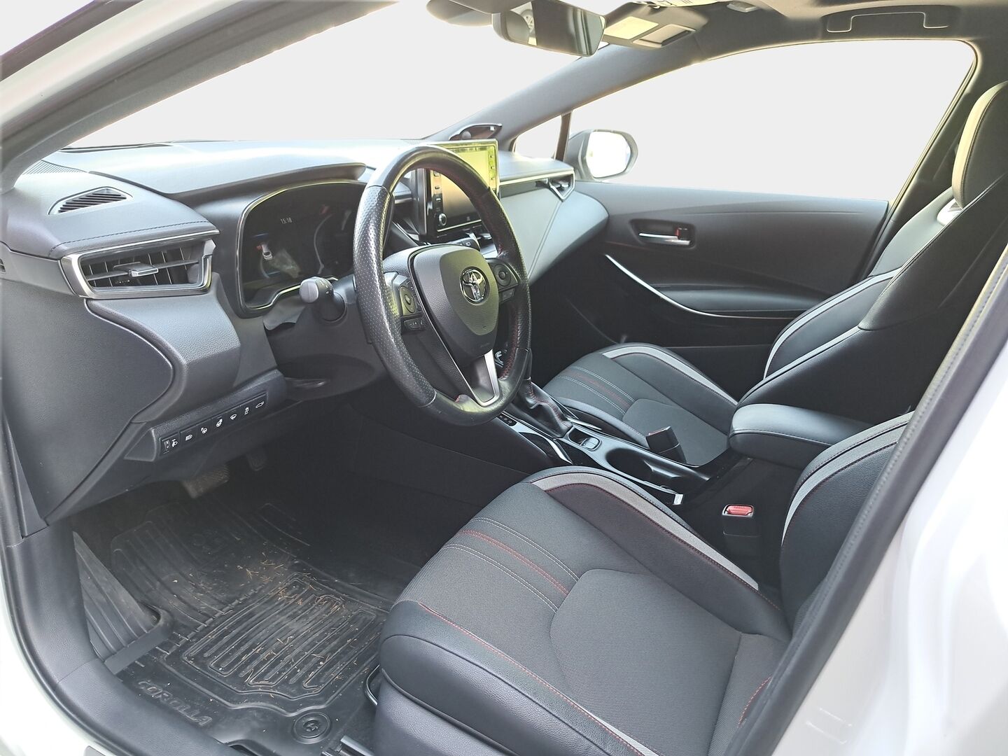 Toyota Corolla 2020 Touring Sports 2,0 Hybrid GR Sport Business *Huippuvarusteet / Merkkihuollettu Suomiauto / ACC / KeylessGo / JBL / Panorama / P.Kamera / Puolinahat* - Erittäin särmästi huollettu Suomi-Auto! Upea Metalliväri!