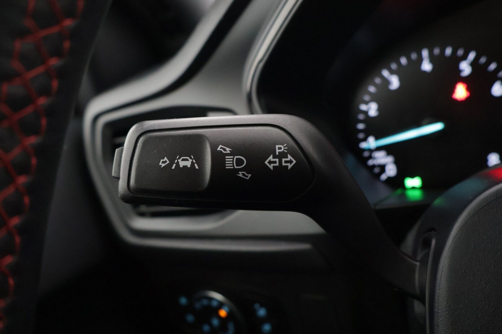 Ford Focus 2020 1,5 EcoBoost 182hv A8 ST-Line 5-ovinen / ACC / Webasto / P-tutkat / LED / Keyless / - Kahdet hyvät renkaat / Hyvä huoltohistoria 