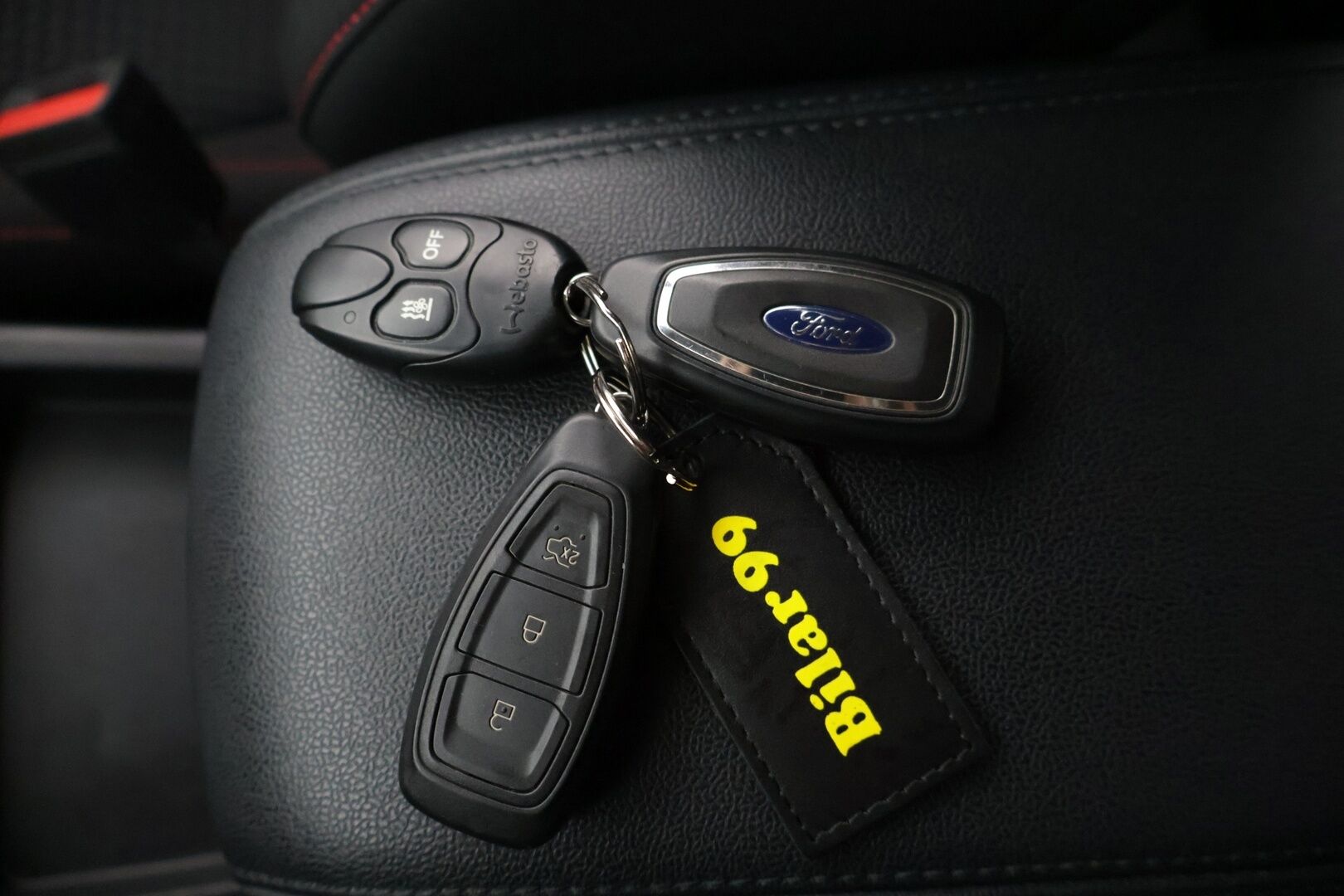 Ford Focus 2020 1,5 EcoBoost 182hv A8 ST-Line 5-ovinen / ACC / Webasto / P-tutkat / LED / Keyless / - Kahdet hyvät renkaat / Hyvä huoltohistoria 