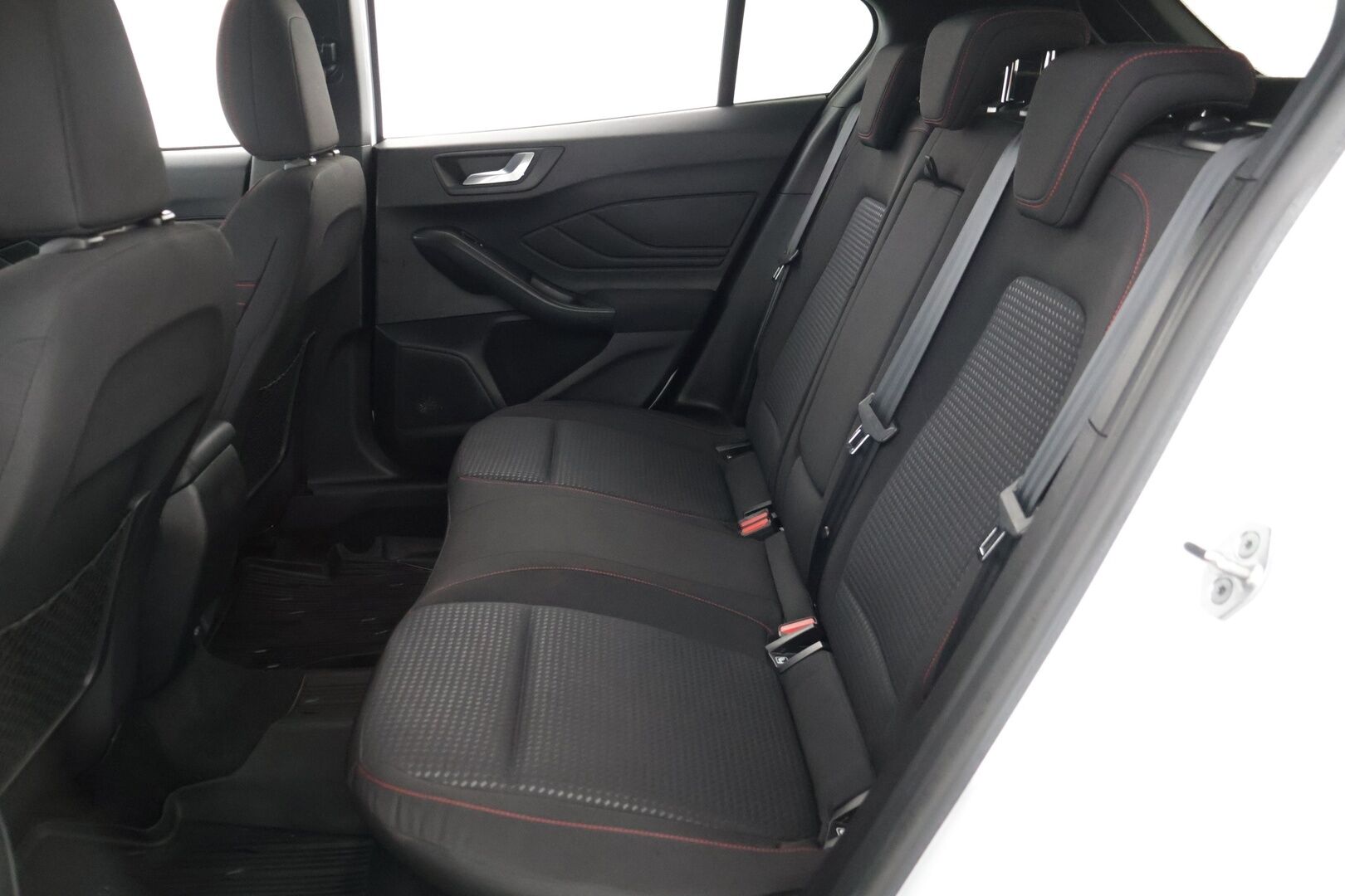 Ford Focus 2020 1,5 EcoBoost 182hv A8 ST-Line 5-ovinen / ACC / Webasto / P-tutkat / LED / Keyless / - Kahdet hyvät renkaat / Hyvä huoltohistoria 