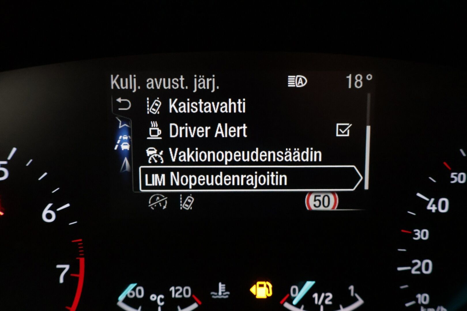 Ford Focus 2020 1,5 EcoBoost 182hv A8 ST-Line 5-ovinen / ACC / Webasto / P-tutkat / LED / Keyless / - Kahdet hyvät renkaat / Hyvä huoltohistoria 