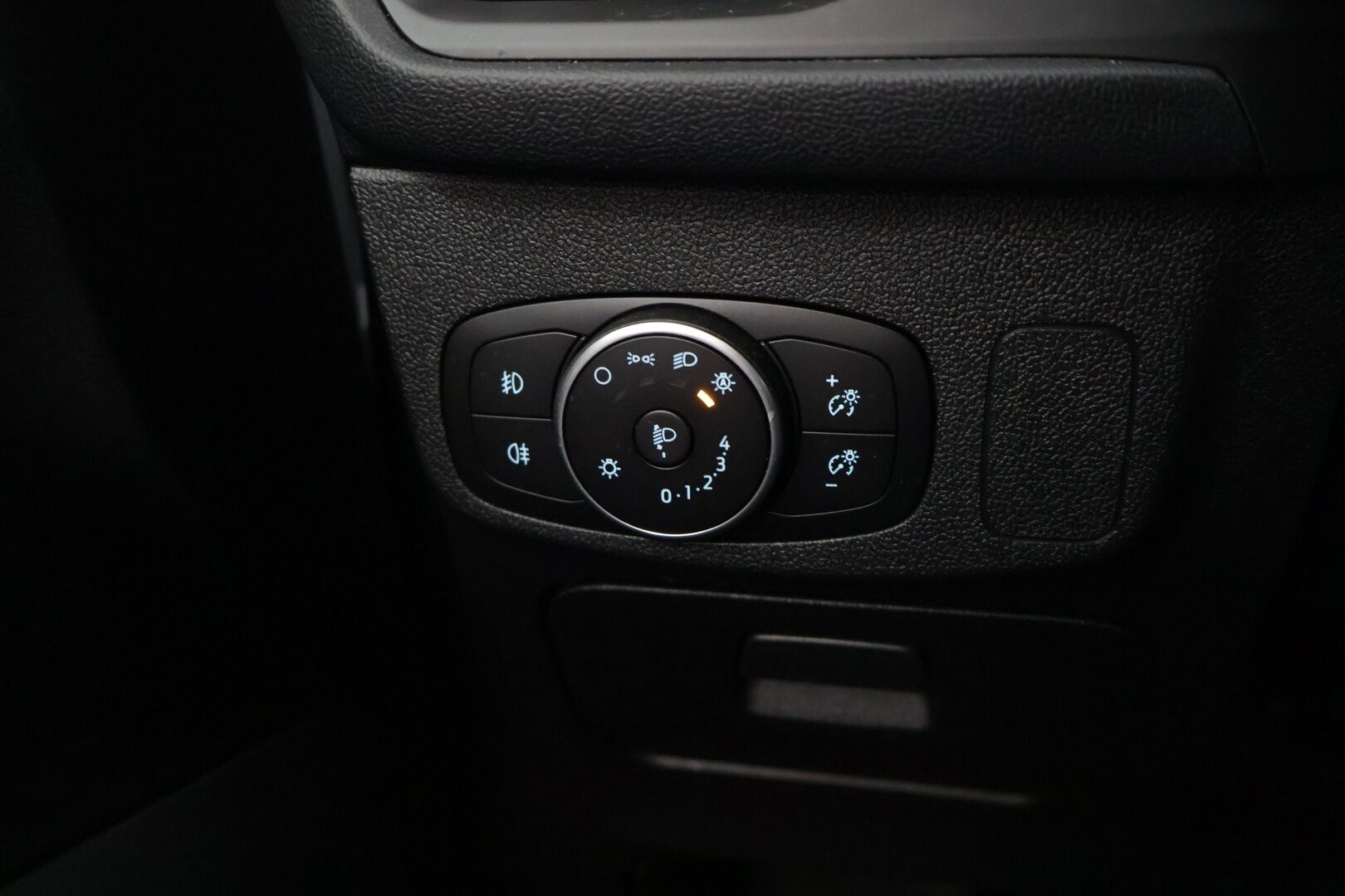 Ford Focus 2020 1,5 EcoBoost 182hv A8 ST-Line 5-ovinen / ACC / Webasto / P-tutkat / LED / Keyless / - Kahdet hyvät renkaat / Hyvä huoltohistoria 