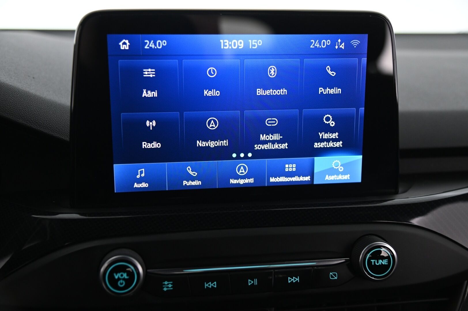 Ford Focus 2020 1,0 EcoBoost 125hv M6 ST-Line *1.Om Suomi-Auto / Webasto / Lämmitettävä tuulilasi / Navi / Ratinlämmitys / ST-Line / LED-ajovalot* - *Juuri saapunut! Musta sisäkattoverhoilu / Vakkari / AndroidAuto / AplleCarPlay / Tutkat / 2X Renkaat / Siisti*