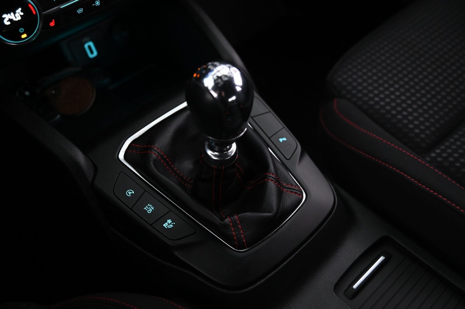 Ford Focus 2020 1,0 EcoBoost 125hv M6 ST-Line *1.Om Suomi-Auto / Webasto / Lämmitettävä tuulilasi / Navi / Ratinlämmitys / ST-Line / LED-ajovalot* - *Juuri saapunut! Musta sisäkattoverhoilu / Vakkari / AndroidAuto / AplleCarPlay / Tutkat / 2X Renkaat / Siisti*