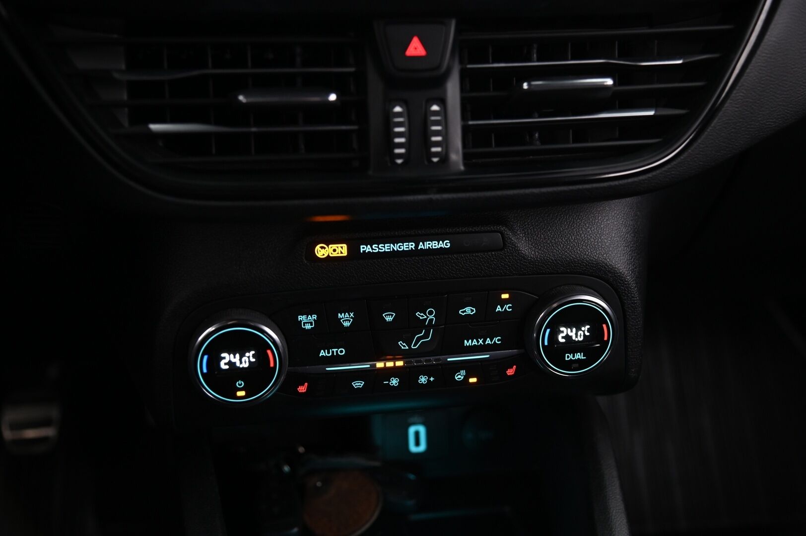 Ford Focus 2020 1,0 EcoBoost 125hv M6 ST-Line *1.Om Suomi-Auto / Webasto / Lämmitettävä tuulilasi / Navi / Ratinlämmitys / ST-Line / LED-ajovalot* - *Juuri saapunut! Musta sisäkattoverhoilu / Vakkari / AndroidAuto / AplleCarPlay / Tutkat / 2X Renkaat / Siisti*