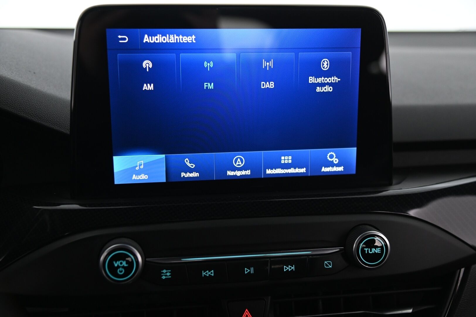 Ford Focus 2020 1,0 EcoBoost 125hv M6 ST-Line *1.Om Suomi-Auto / Webasto / Lämmitettävä tuulilasi / Navi / Ratinlämmitys / ST-Line / LED-ajovalot* - *Juuri saapunut! Musta sisäkattoverhoilu / Vakkari / AndroidAuto / AplleCarPlay / Tutkat / 2X Renkaat / Siisti*