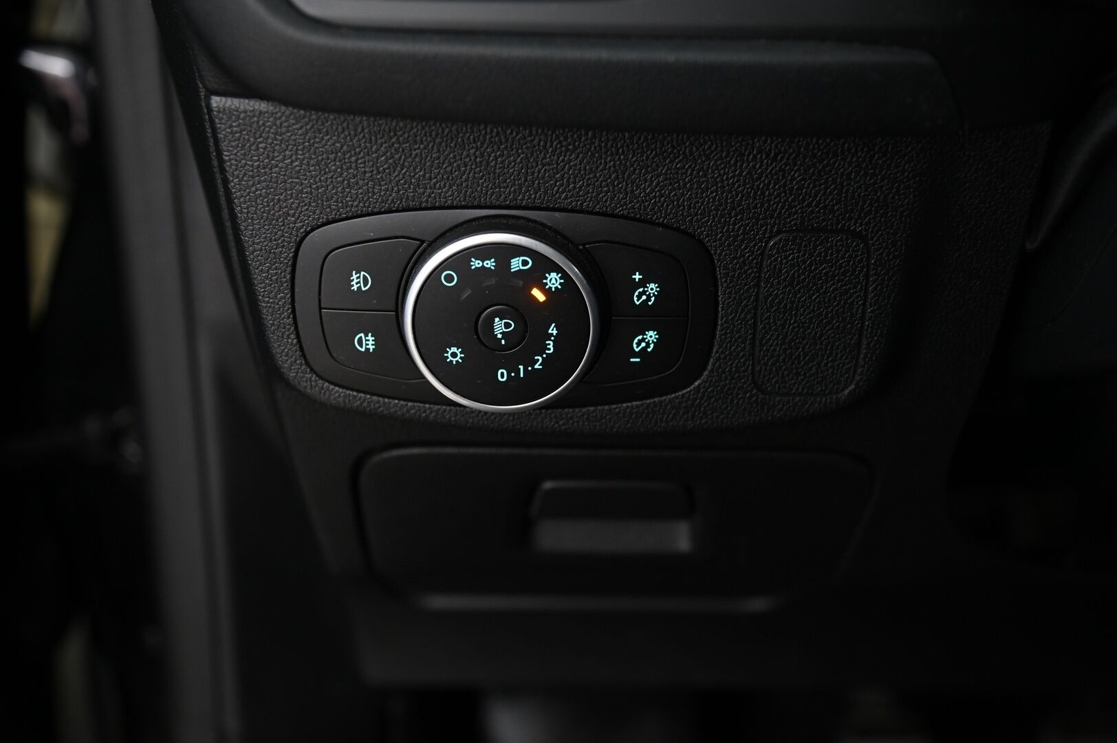 Ford Focus 2020 1,0 EcoBoost 125hv M6 ST-Line *1.Om Suomi-Auto / Webasto / Lämmitettävä tuulilasi / Navi / Ratinlämmitys / ST-Line / LED-ajovalot* - *Juuri saapunut! Musta sisäkattoverhoilu / Vakkari / AndroidAuto / AplleCarPlay / Tutkat / 2X Renkaat / Siisti*