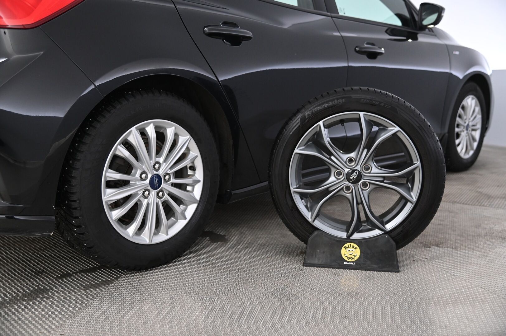 Ford Focus 2020 1,0 EcoBoost 125hv M6 ST-Line *1.Om Suomi-Auto / Webasto / Lämmitettävä tuulilasi / Navi / Ratinlämmitys / ST-Line / LED-ajovalot* - *Juuri saapunut! Musta sisäkattoverhoilu / Vakkari / AndroidAuto / AplleCarPlay / Tutkat / 2X Renkaat / Siisti*