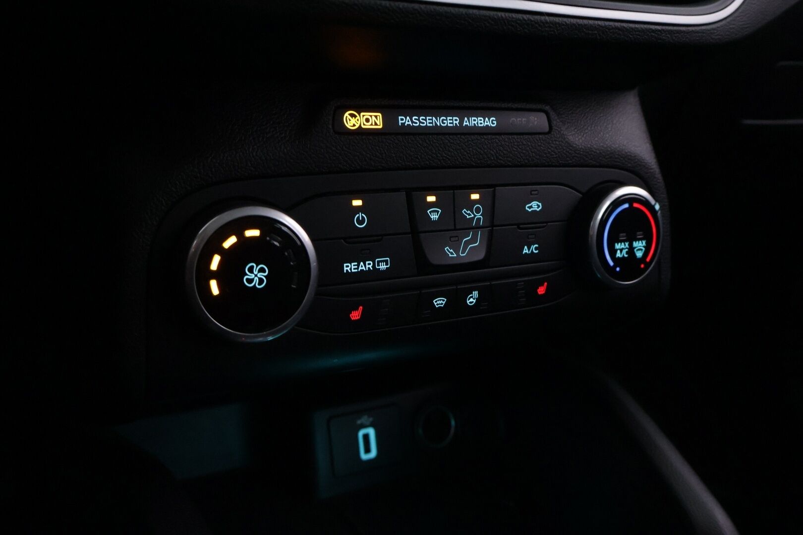 Ford Focus 2020 1,0 EcoBoost 125hv A8 - YritysOutlet - Myydään vain yrityksille - *Ohjayspyörän lämmitys / Kaistallapitoavustin / leimaa vuosi ja 9kk*