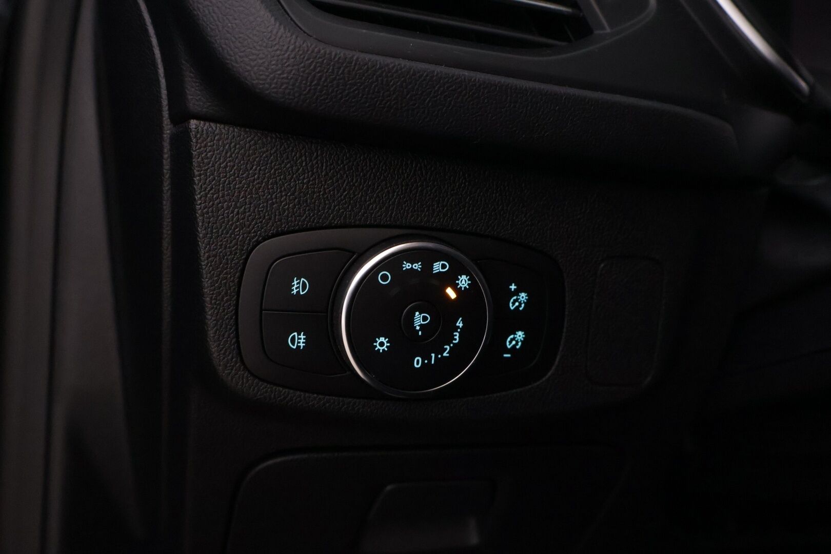 Ford Focus 2020 1,0 EcoBoost 125hv A8 - YritysOutlet - Myydään vain yrityksille - *Ohjayspyörän lämmitys / Kaistallapitoavustin / leimaa vuosi ja 9kk*