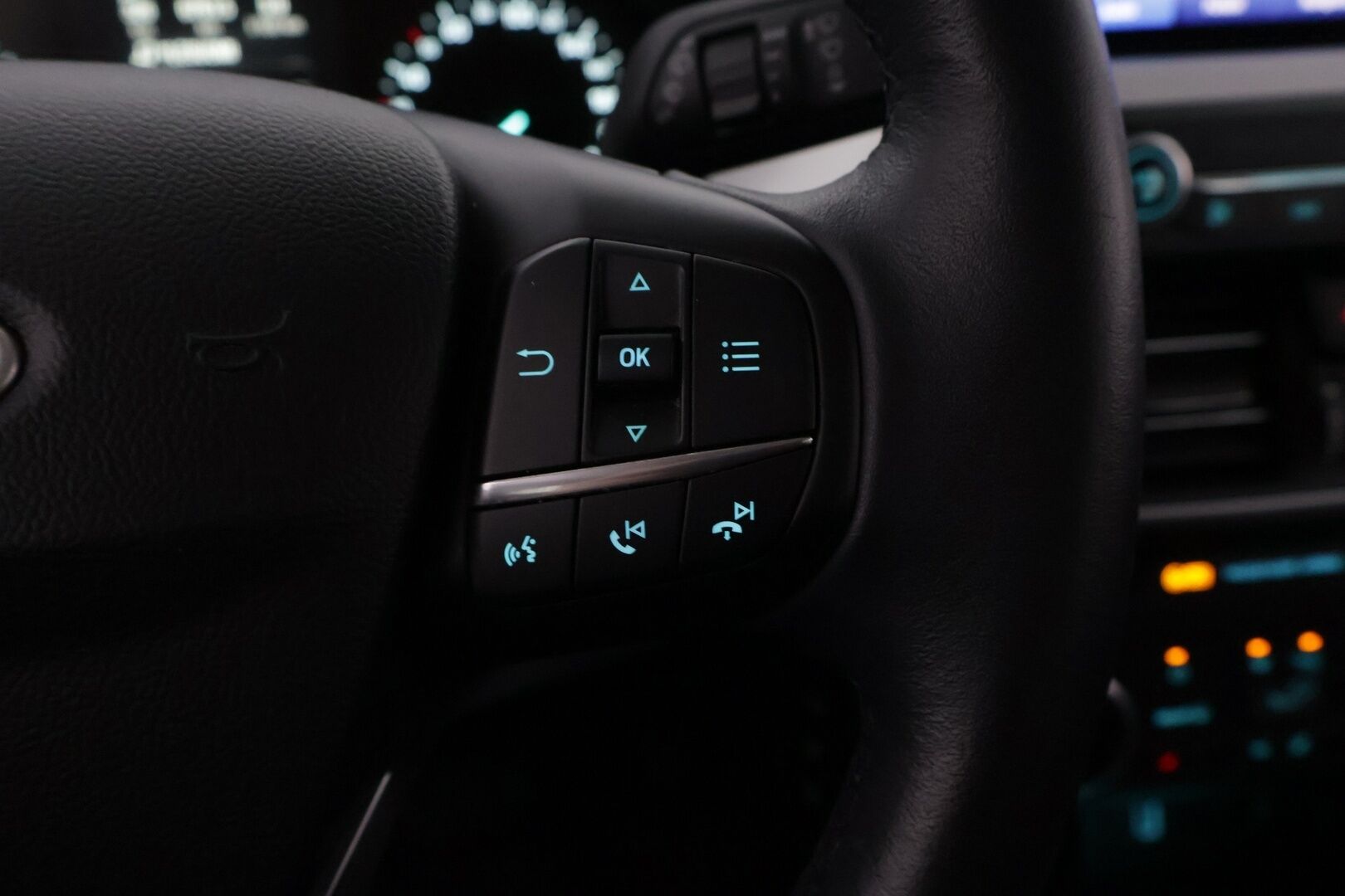 Ford Focus 2020 1,0 EcoBoost 125hv A8 - YritysOutlet - Myydään vain yrityksille - *Ohjayspyörän lämmitys / Kaistallapitoavustin / leimaa vuosi ja 9kk*