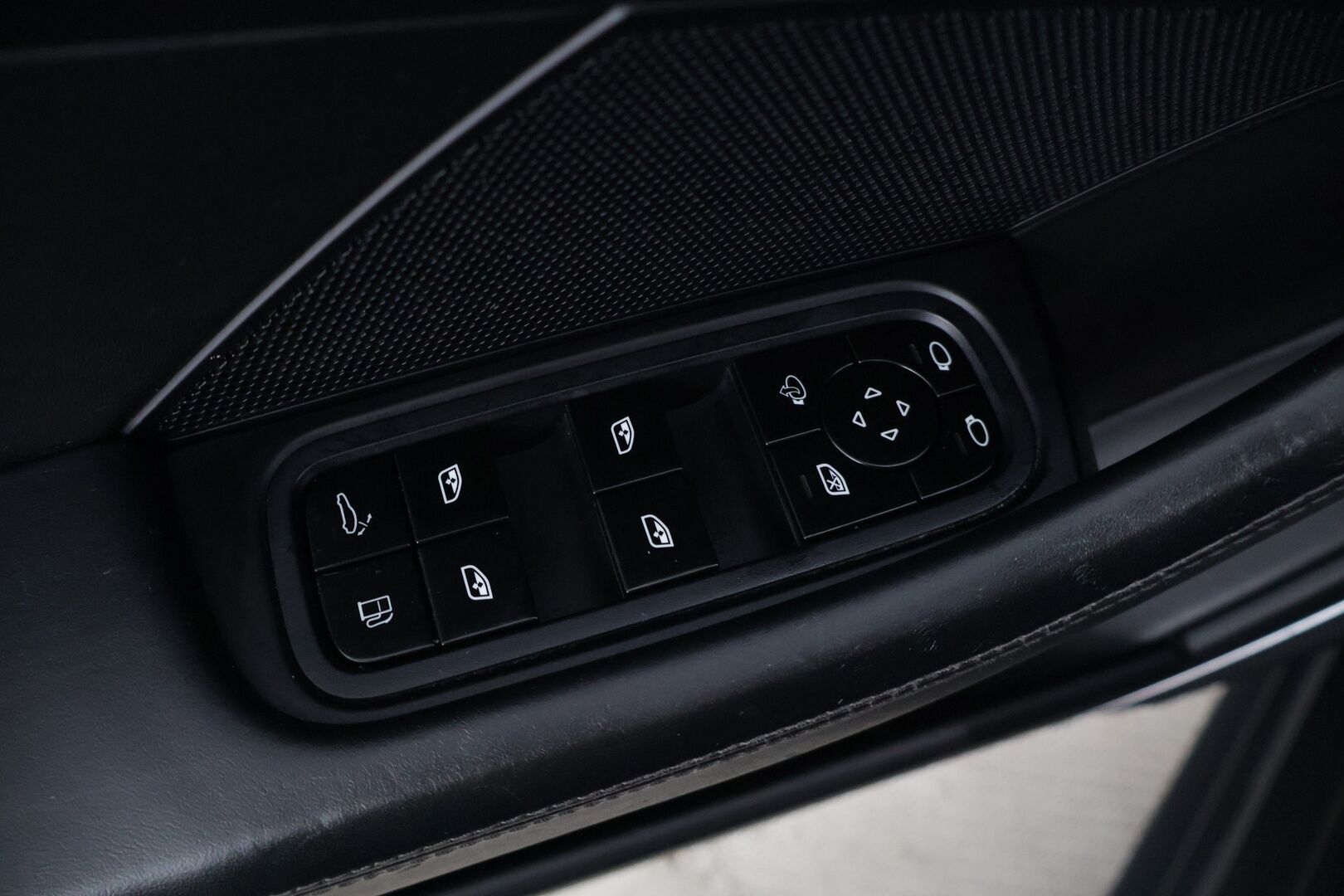 Porsche Panamera 2018 4 E-Hybrid - | Huippuvarusteet | 4-Pyöräohjaus | Imuovet | Hieronta | Ilmastoidut 14-ist. | Takanäyttö | Sport Chrono | BOSE | 360 | Sport-Putkisto | PDLS+ | PASM |