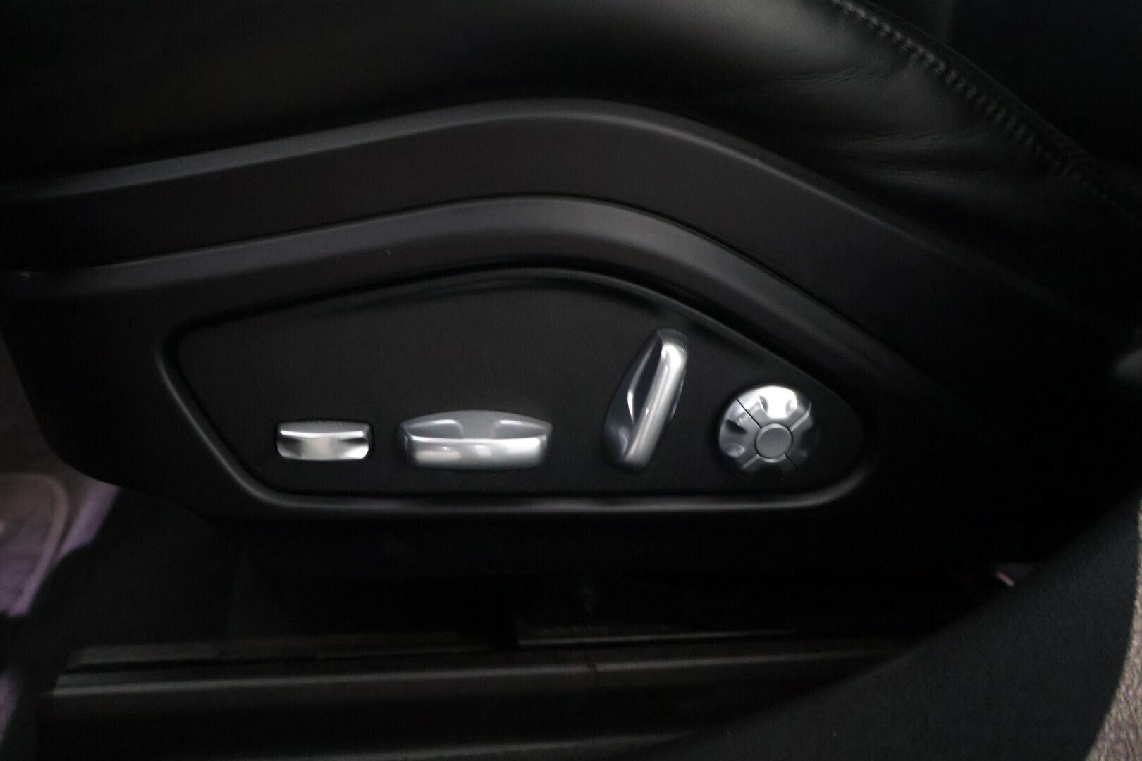 Porsche Panamera 2018 4 E-Hybrid - | Huippuvarusteet | 4-Pyöräohjaus | Imuovet | Hieronta | Ilmastoidut 14-ist. | Takanäyttö | Sport Chrono | BOSE | 360 | Sport-Putkisto | PDLS+ | PASM |