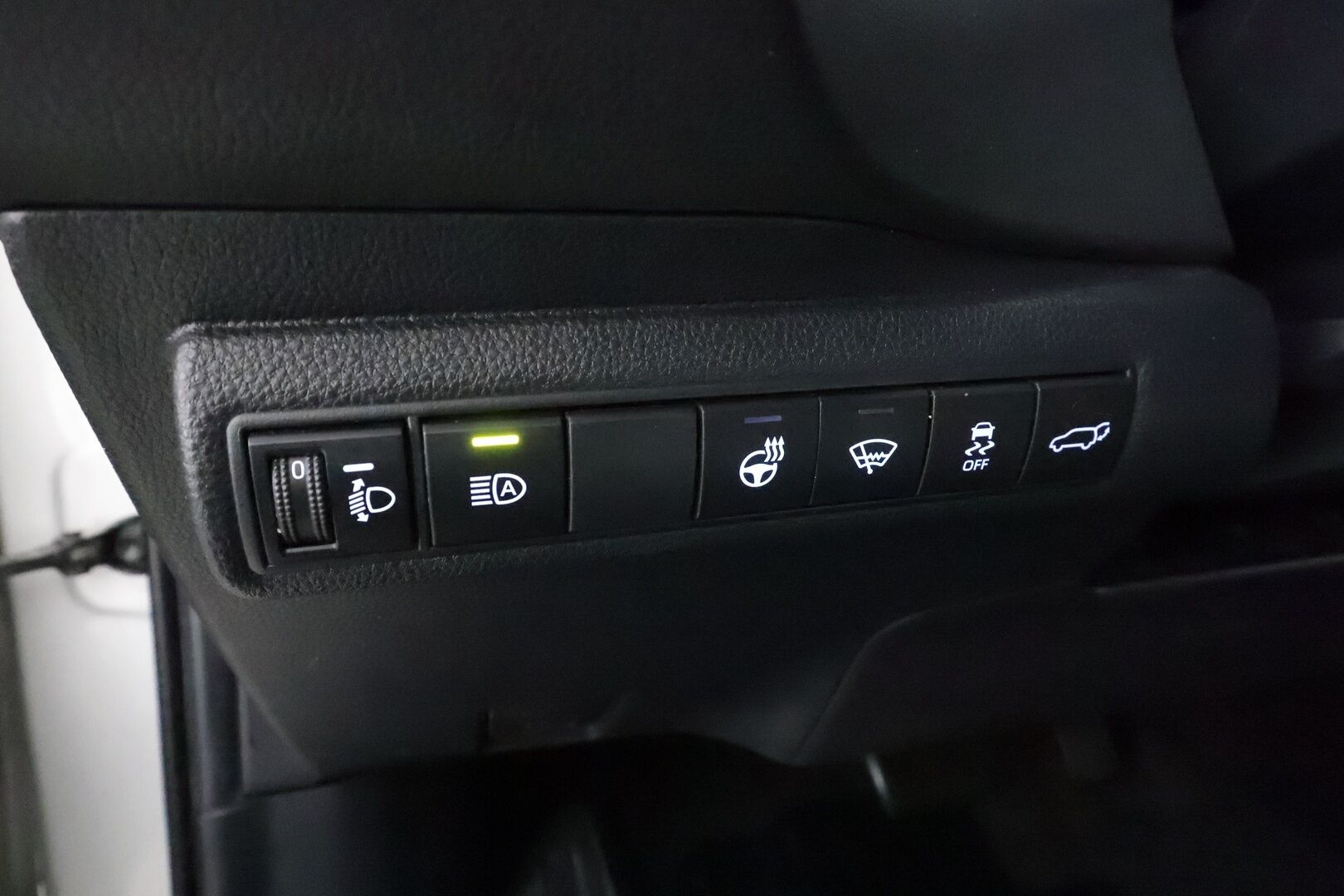 Toyota Corolla 2020 Touring Sports 1,8 Hybrid Active * ACC / P.kamera / LED / Navi / Koukku / KeylessGo / Sähköluukku * - 1.Om Suomi-auto / Kahdet renkaat aluvanteilla / Merkkihuollettu