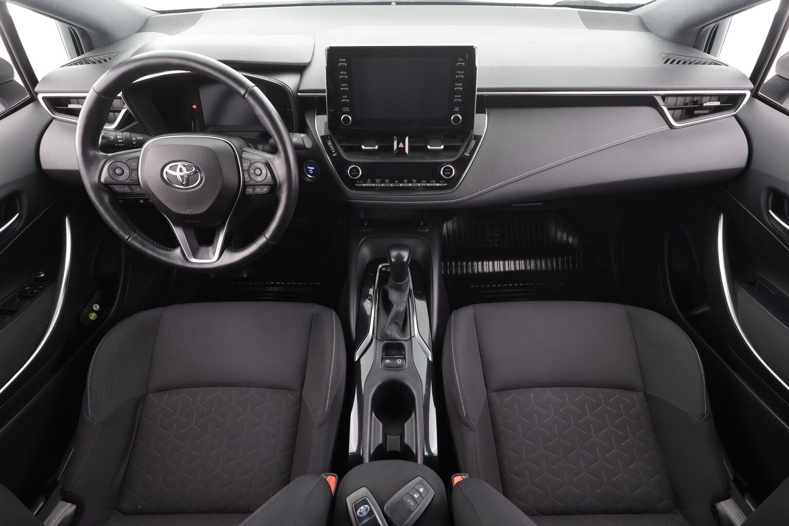 Toyota Corolla 2020 Touring Sports 1,8 Hybrid Active * ACC / P.kamera / LED / Navi / Koukku / KeylessGo / Sähköluukku * - 1.Om Suomi-auto / Kahdet renkaat aluvanteilla / Merkkihuollettu