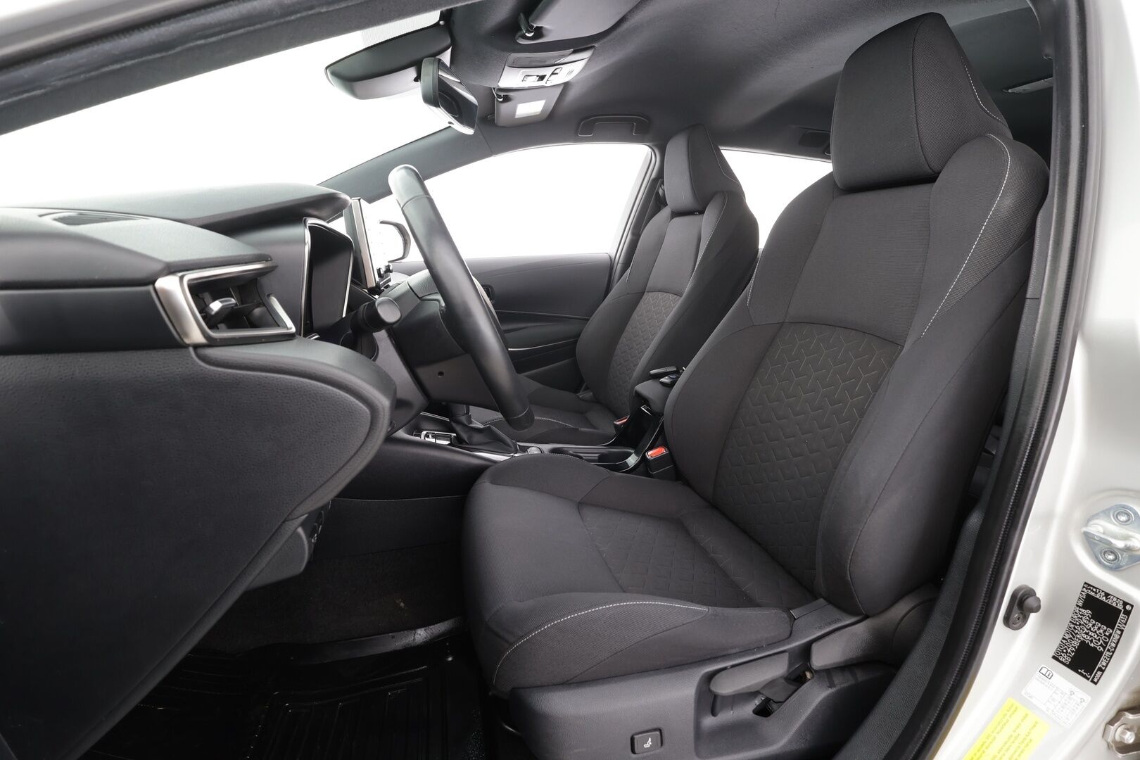 Toyota Corolla 2020 Touring Sports 1,8 Hybrid Active * ACC / P.kamera / LED / Navi / Koukku / KeylessGo / Sähköluukku * - 1.Om Suomi-auto / Kahdet renkaat aluvanteilla / Merkkihuollettu