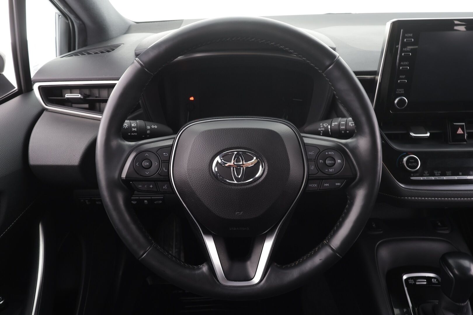 Toyota Corolla 2020 Touring Sports 1,8 Hybrid Active * ACC / P.kamera / LED / Navi / Koukku / KeylessGo / Sähköluukku * - 1.Om Suomi-auto / Kahdet renkaat aluvanteilla / Merkkihuollettu
