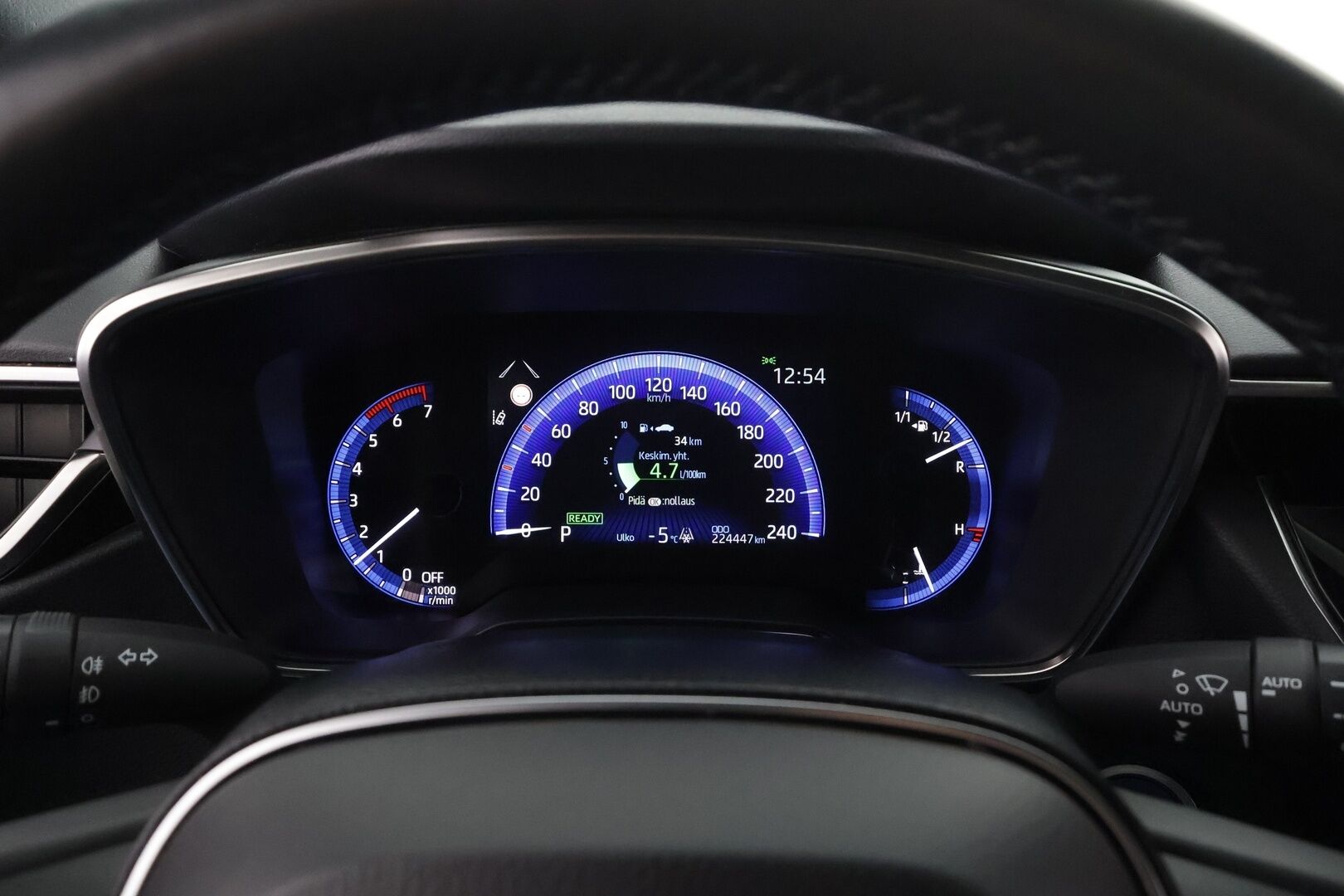 Toyota Corolla 2020 Touring Sports 1,8 Hybrid Active * ACC / P.kamera / LED / Navi / Koukku / KeylessGo / Sähköluukku * - 1.Om Suomi-auto / Kahdet renkaat aluvanteilla / Merkkihuollettu