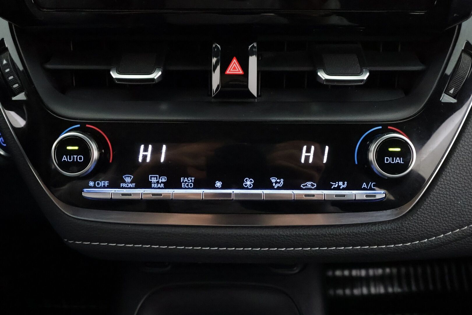 Toyota Corolla 2020 Touring Sports 1,8 Hybrid Active * ACC / P.kamera / LED / Navi / Koukku / KeylessGo / Sähköluukku * - 1.Om Suomi-auto / Kahdet renkaat aluvanteilla / Merkkihuollettu