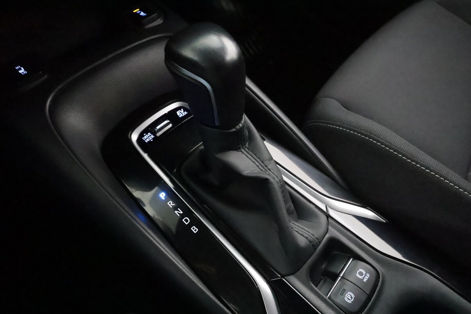 Toyota Corolla 2020 Touring Sports 1,8 Hybrid Active * ACC / P.kamera / LED / Navi / Koukku / KeylessGo / Sähköluukku * - 1.Om Suomi-auto / Kahdet renkaat aluvanteilla / Merkkihuollettu